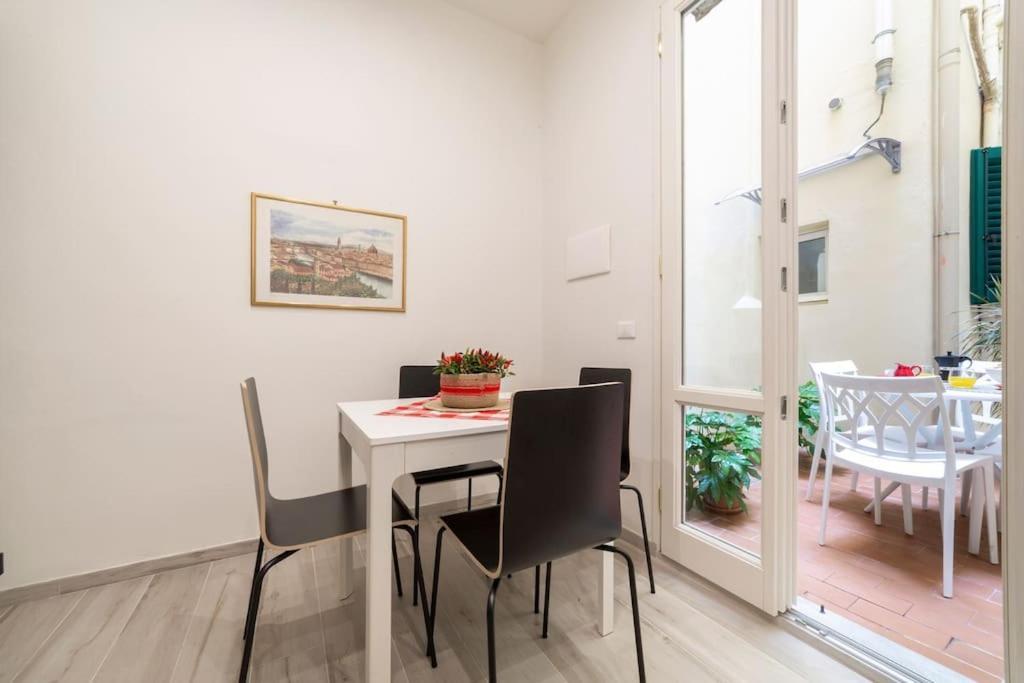 Casa Lorenzo With A Quiet Tiny Patio Apartamento Florença