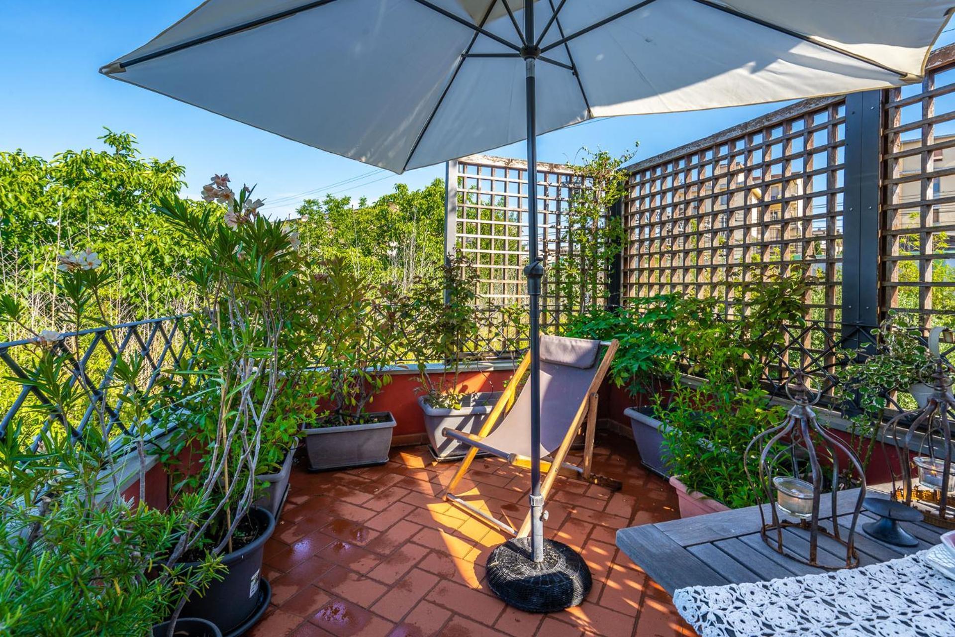 Cosy Terrace Apartment Florence