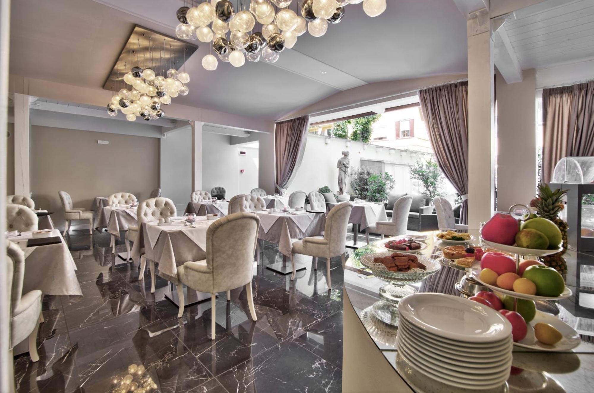 Hotel The Moon Boutique & 4*