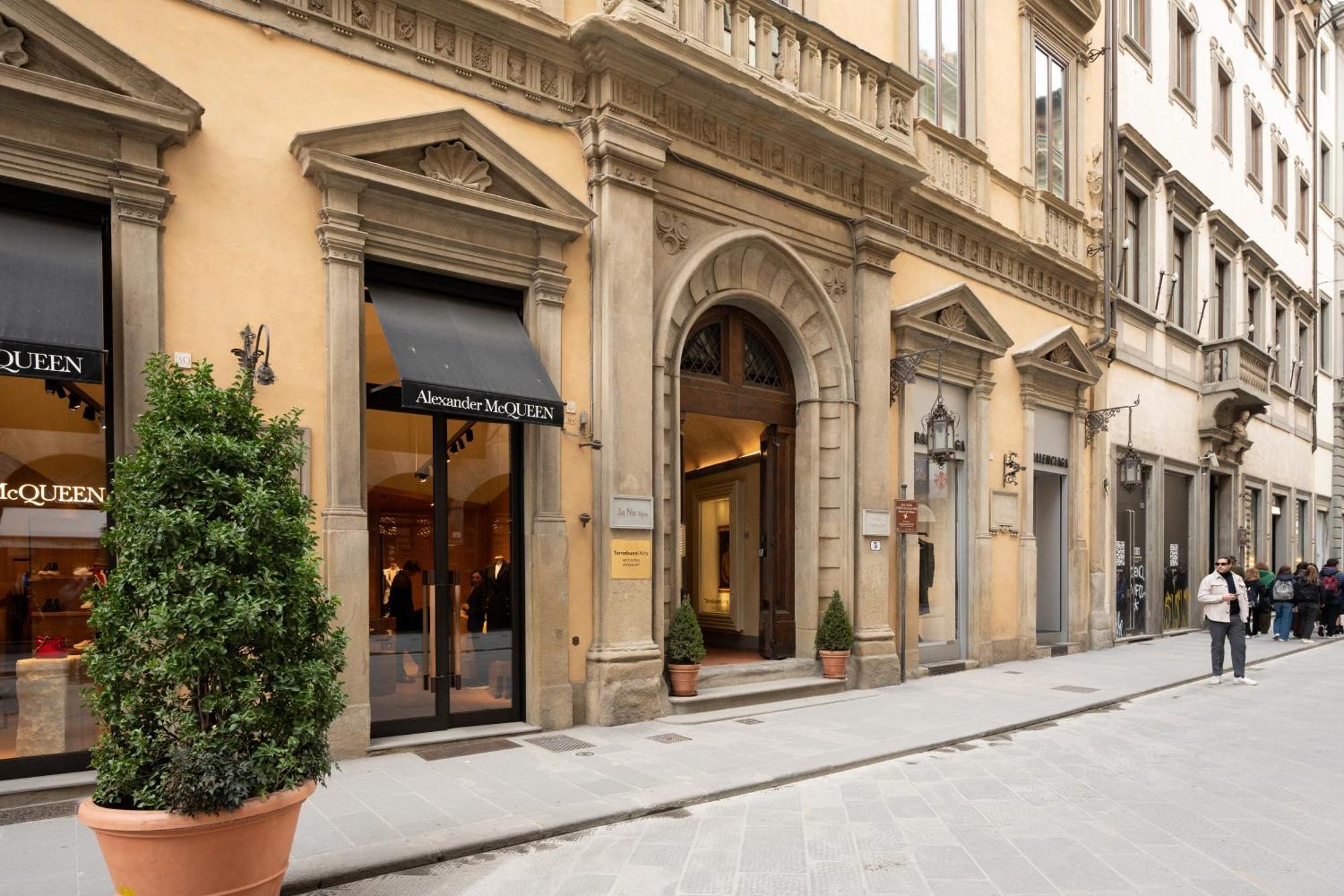 Apartment Tg - One Bedroom Luxury In The Fashion District Florence