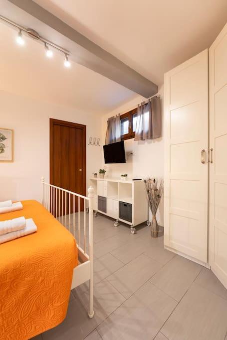 Macci-sant' Ambrogio One Bedroom Flat Leilighet *