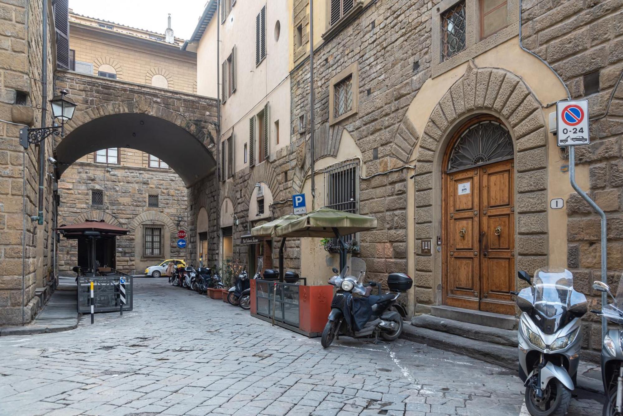Amazing In Santa Croce Firenze