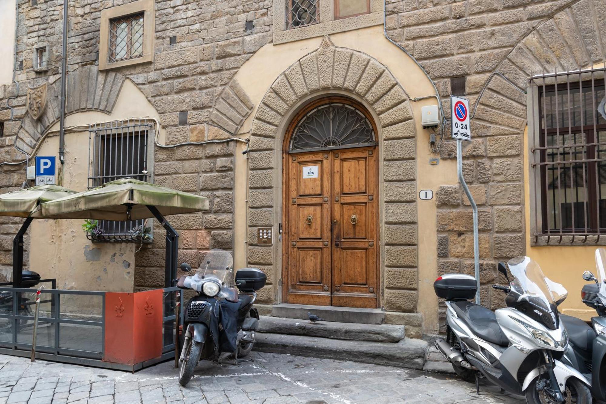Amazing In Santa Croce Firenze