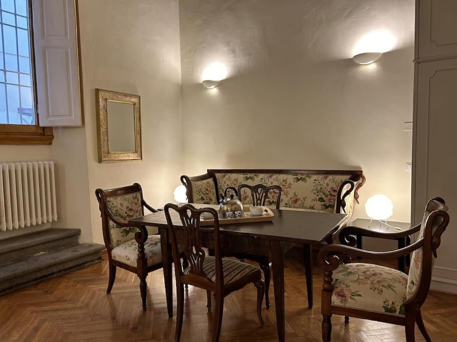 Residenza Storica In Palazzo Bruciato Apartamento
