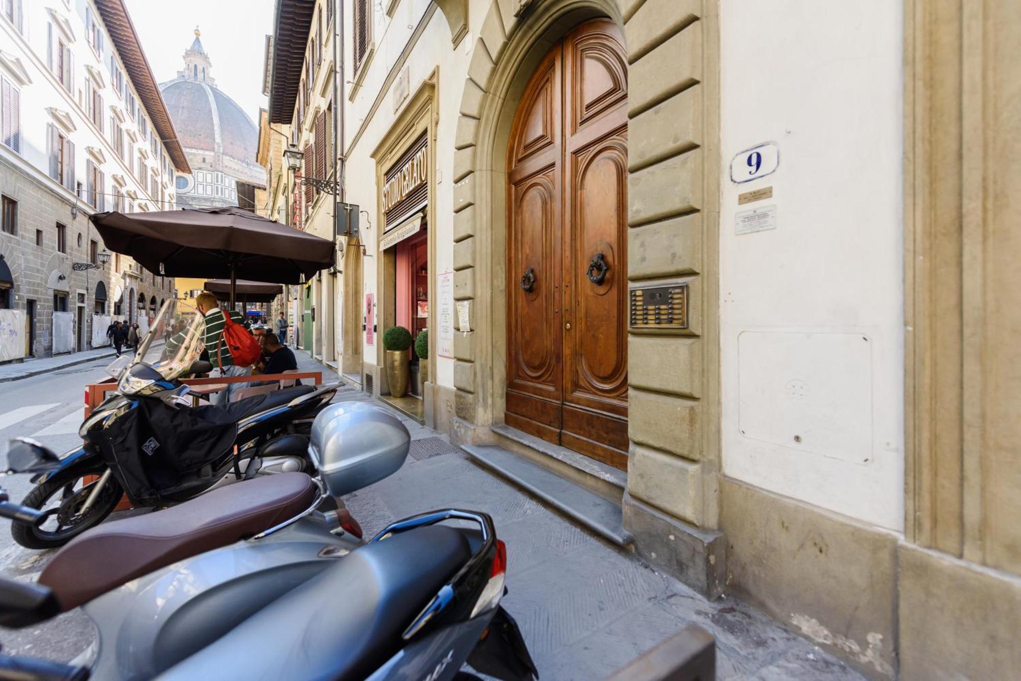 Cozy & Charming Florentine Hideaway * Florence