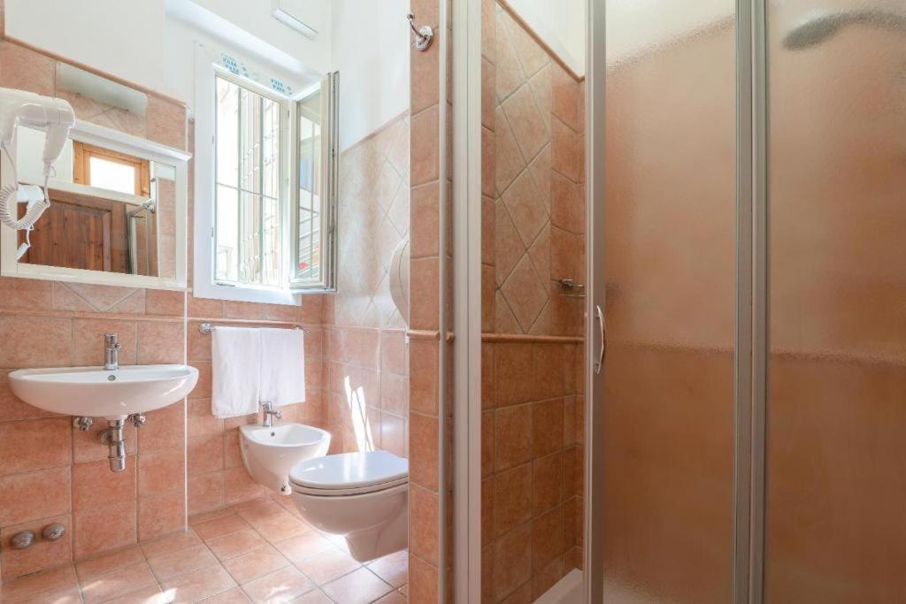 Archi Rossi Hostel Florence