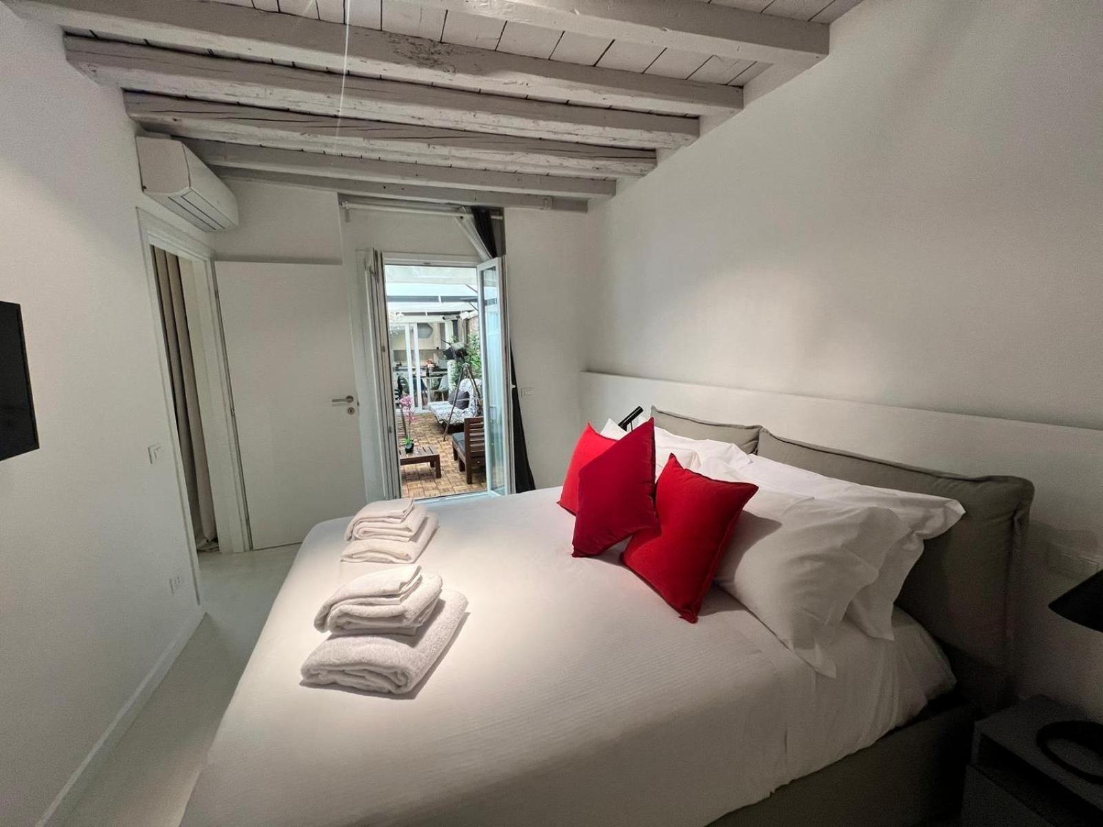 New Ground Floor And Patio Florença