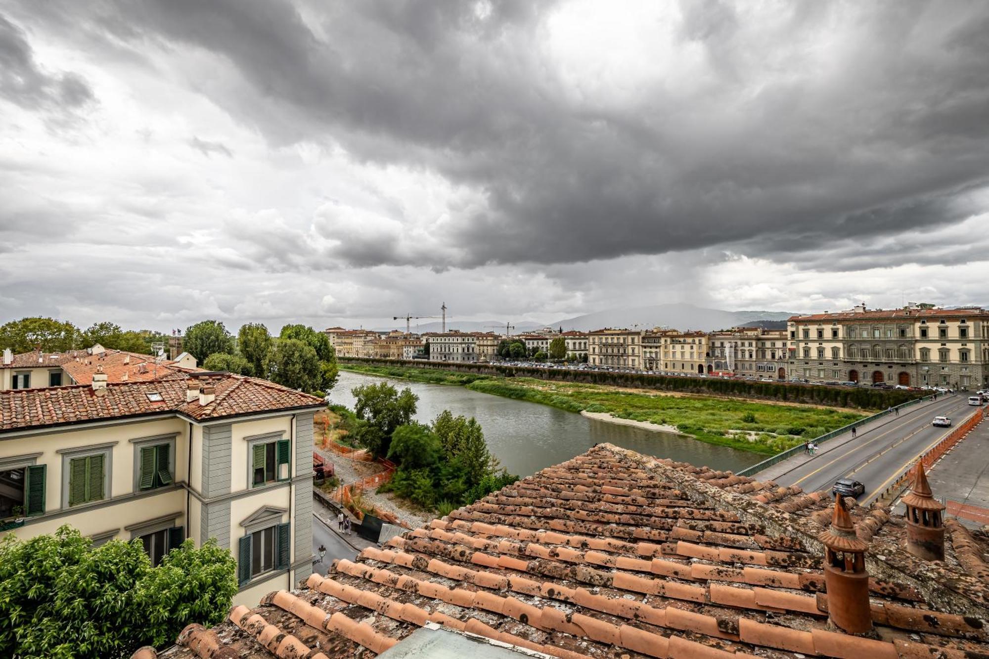 Yid Wonderful Balcony View On * Firenze
