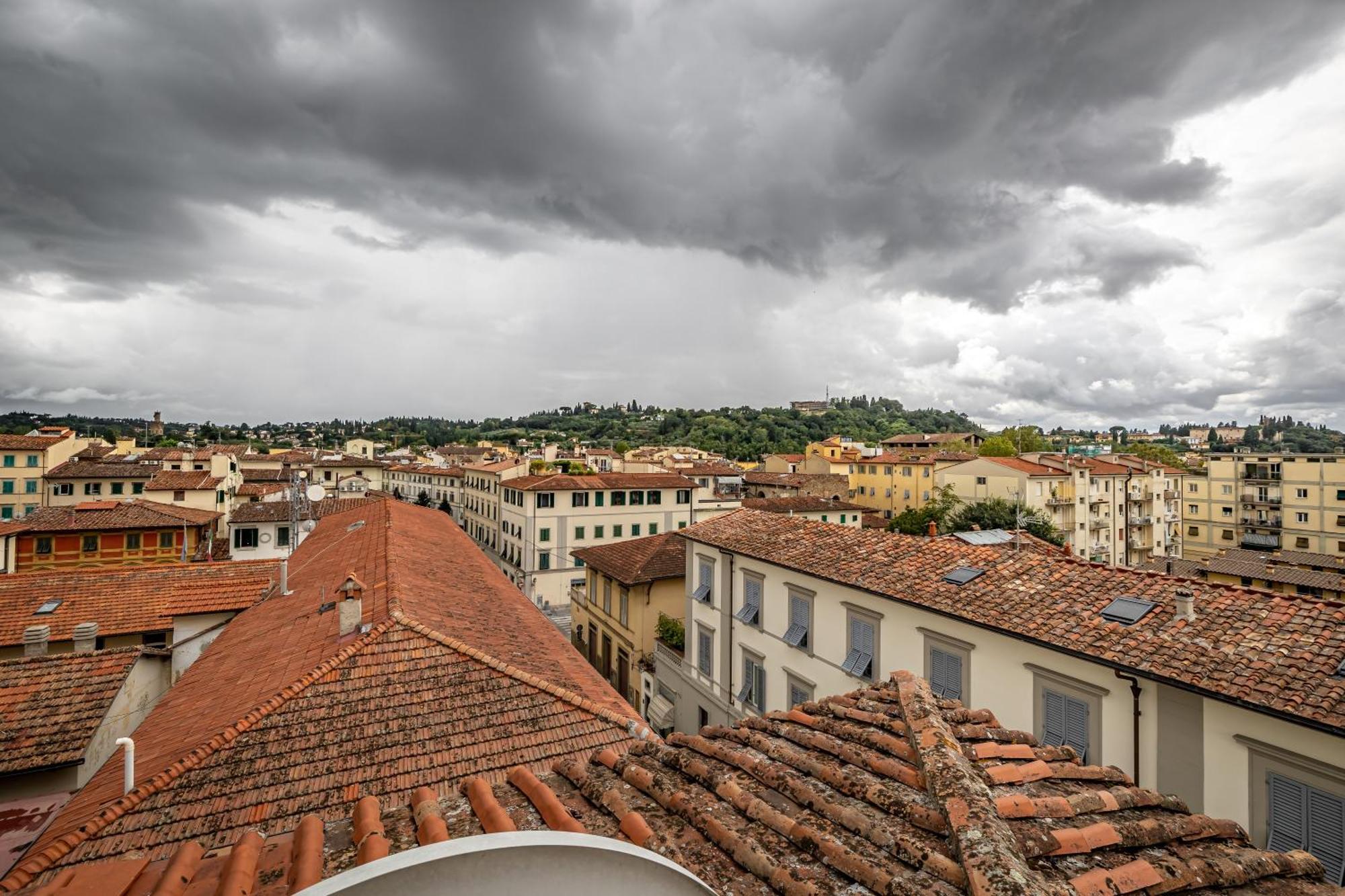 Yid Wonderful Balcony View On Firenze