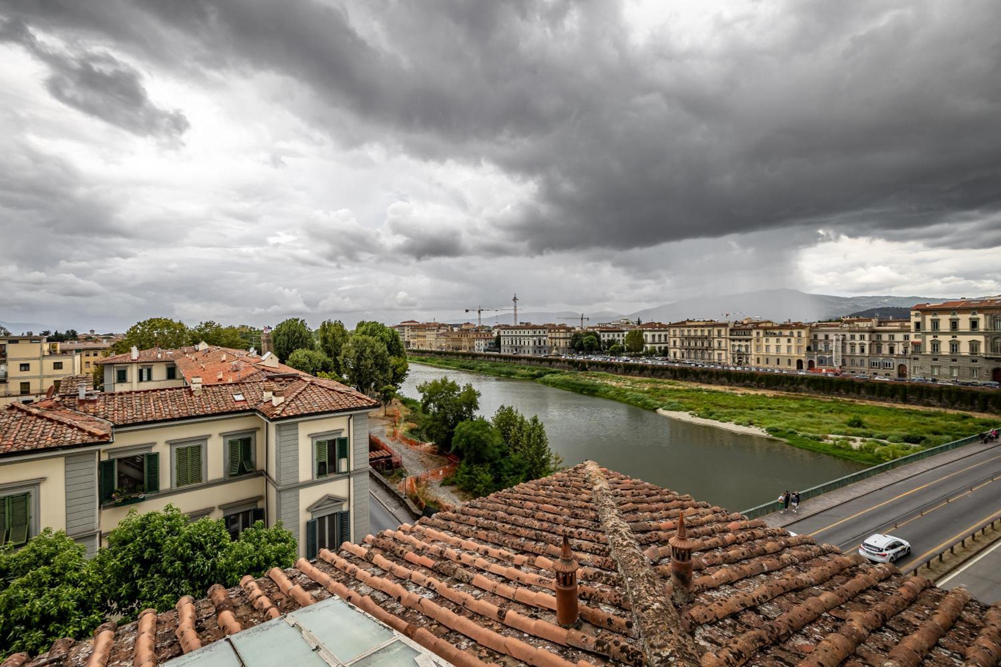 Yid Wonderful Balcony View On Appartamento Firenze