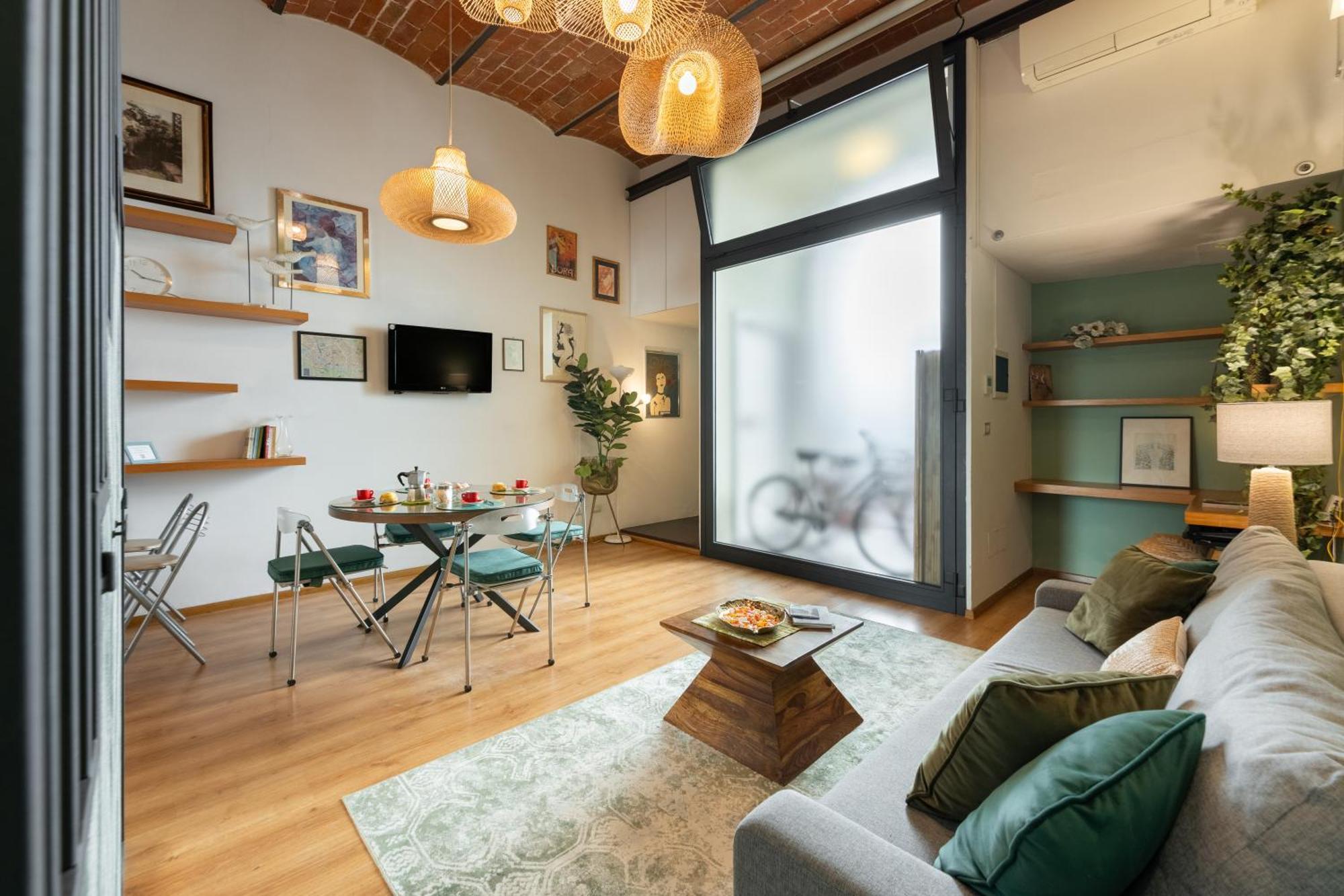 Via Cimabue 8b - Charming - Metropolitan Loft In - 20 Minute Walk To Center - Excellent Base For Exploring - Less Than 5 Minute Walk To The Supermarket - Amazing Bakery On The Corner