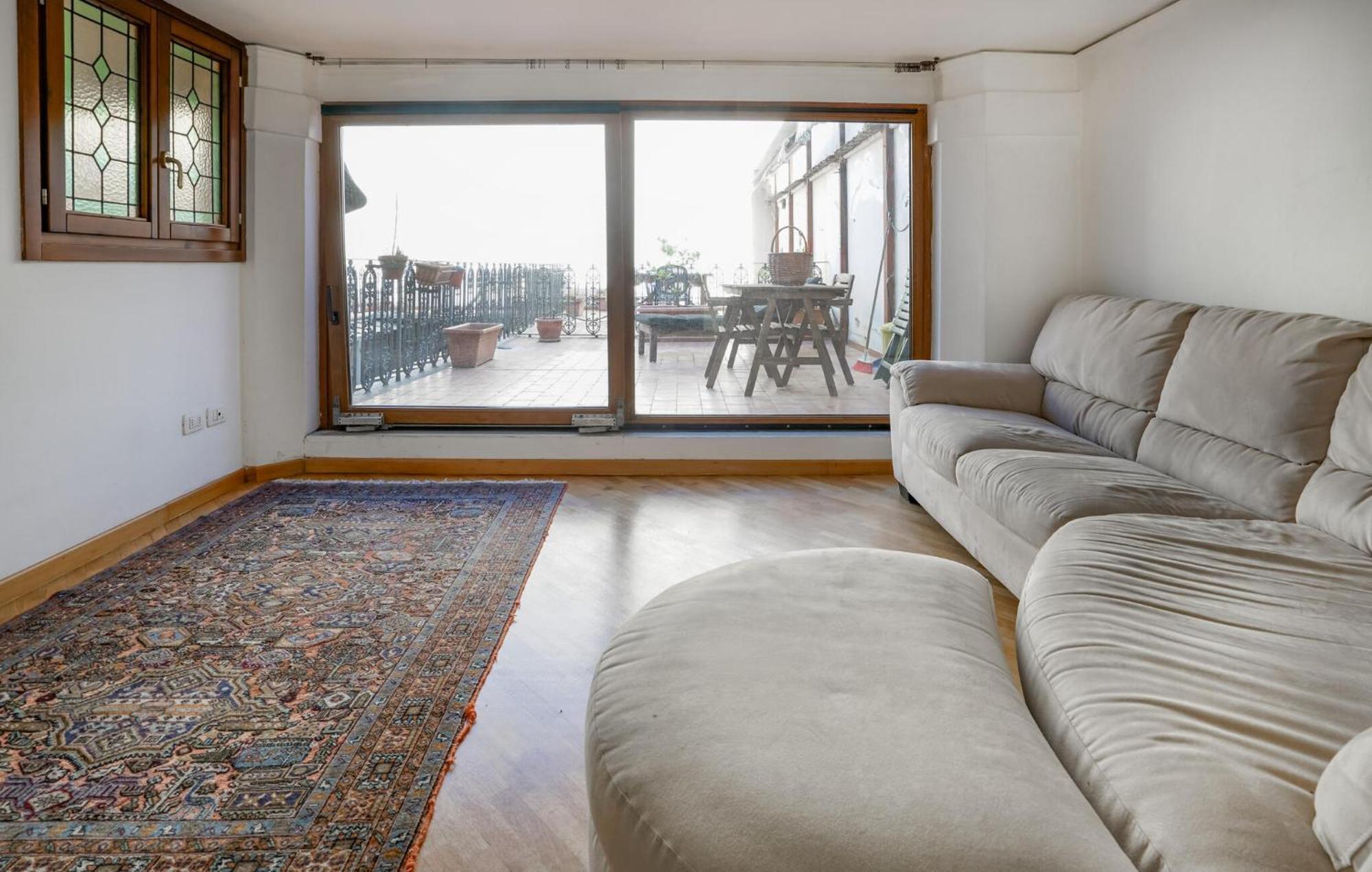 2 Bedroom Beautiful In Florença