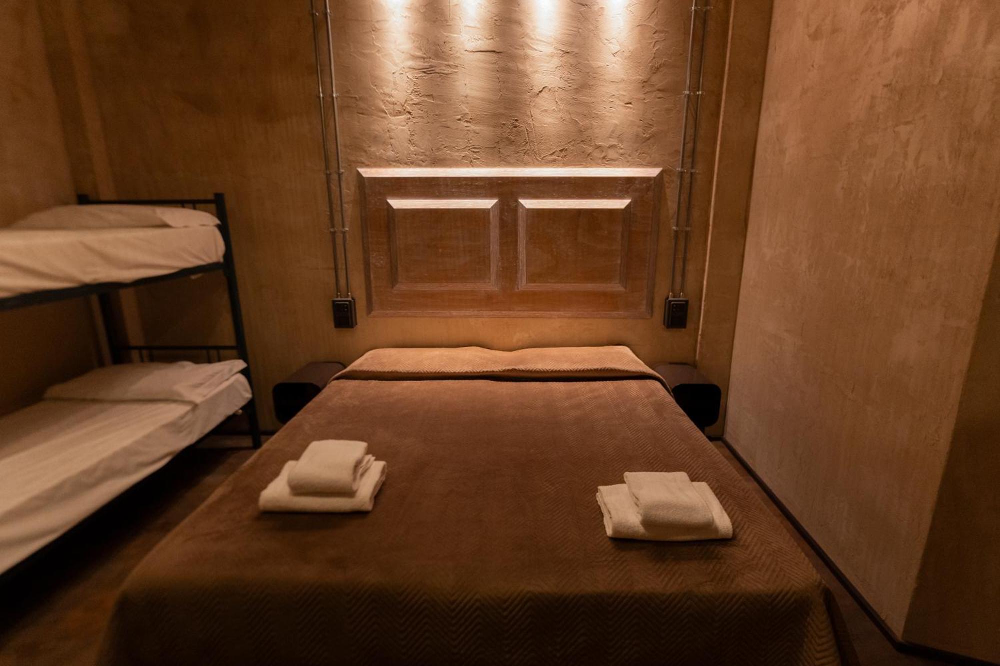 Auberge de jeunesse & 7 *