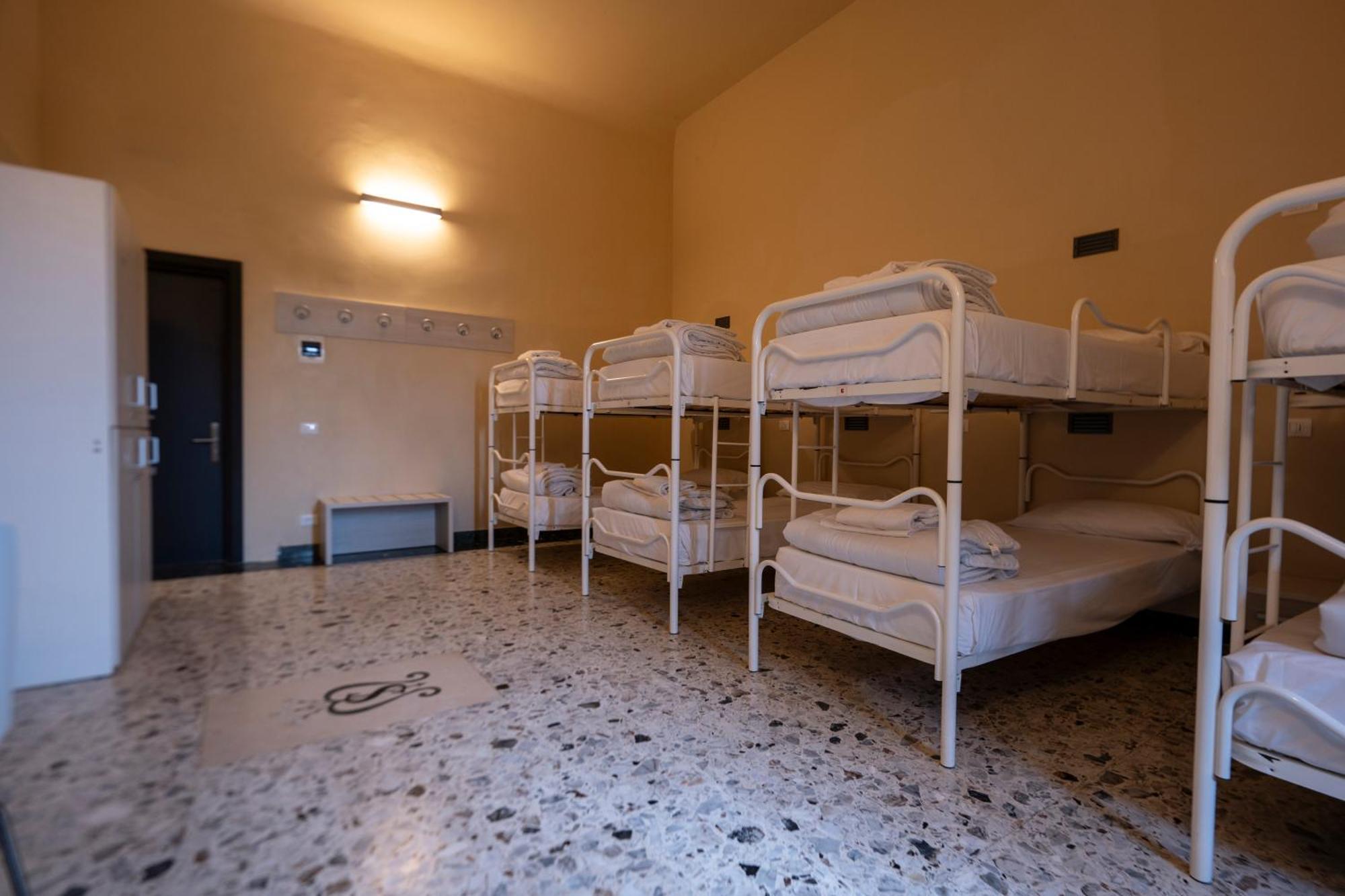 Albergue & 7 *
