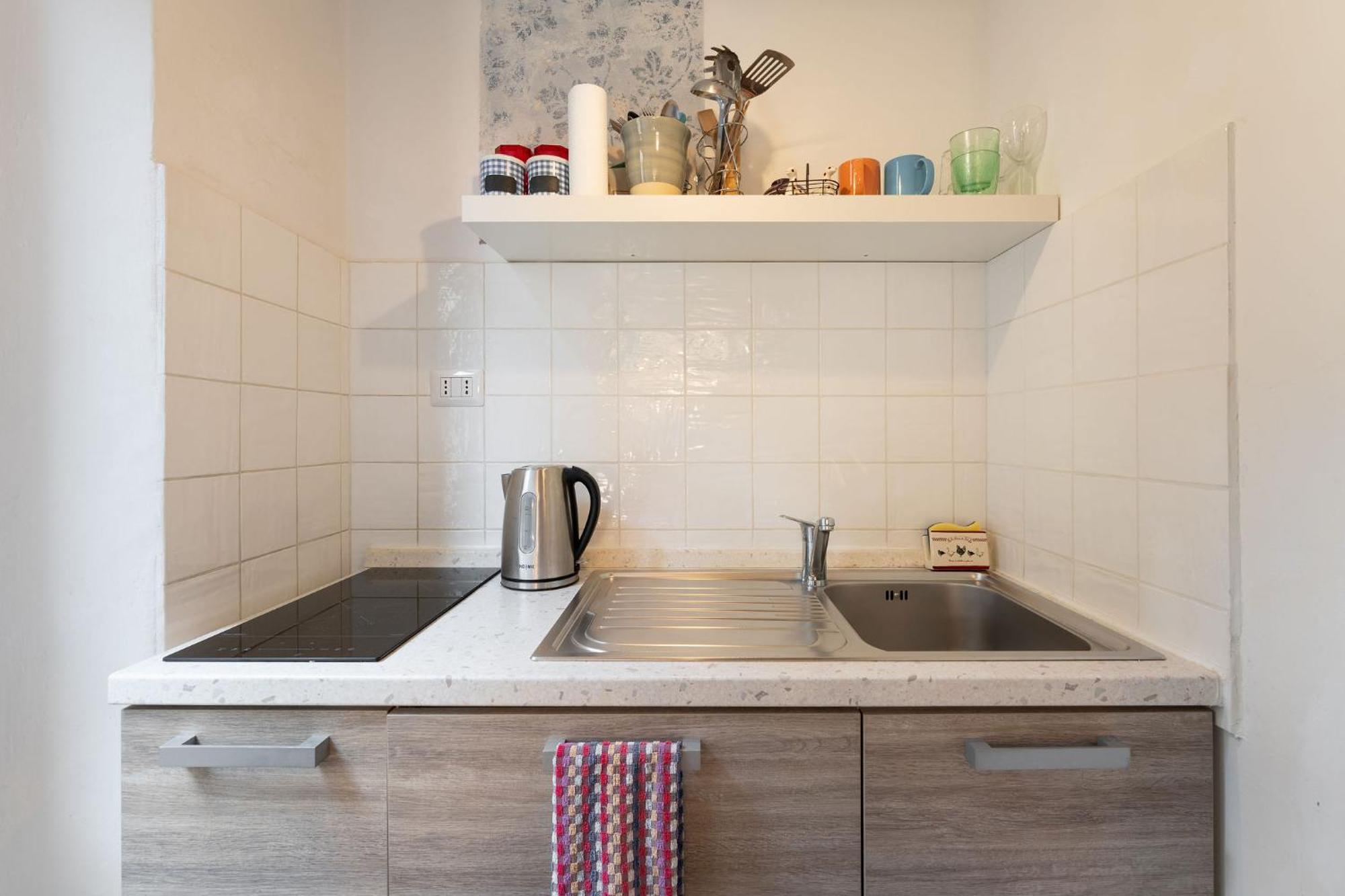 Apartamento Via Benedetta, 13 - Charming - Florentine Gem Steps From Station - Prime Spot!