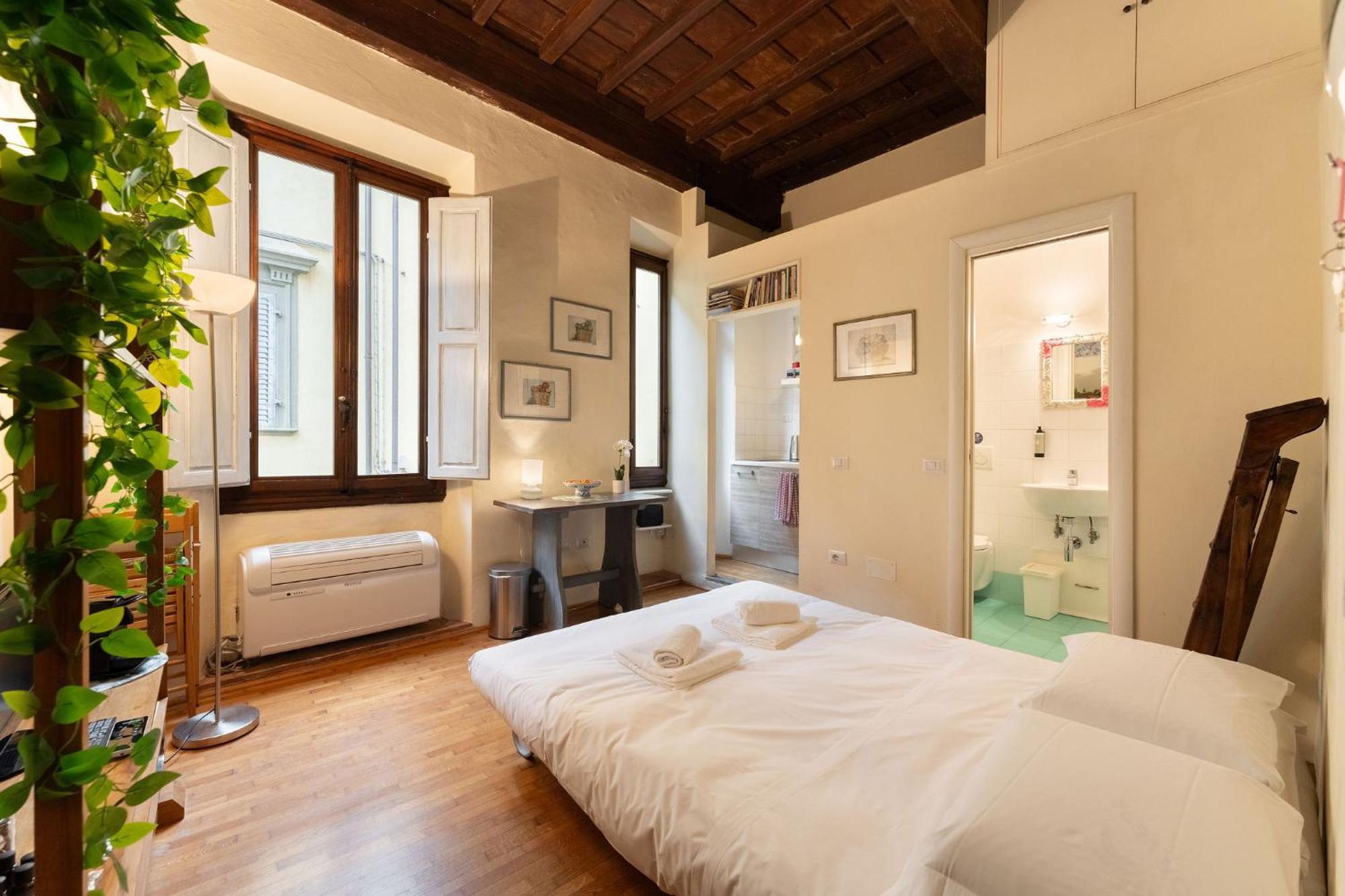 Via Benedetta, 13 - Charming - Florentine Gem Steps From Station - Prime Spot!