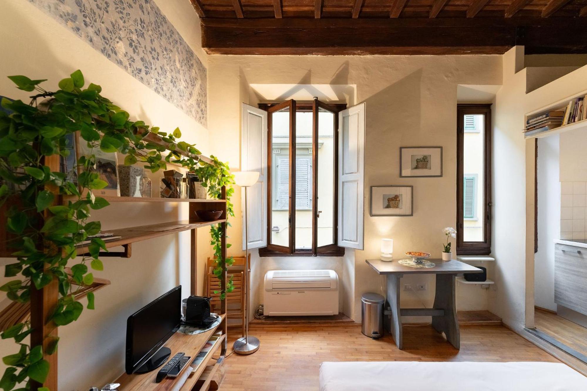 Appartement Via Benedetta, 13 - Charming - Florentine Gem Steps From Station - Prime Spot! *