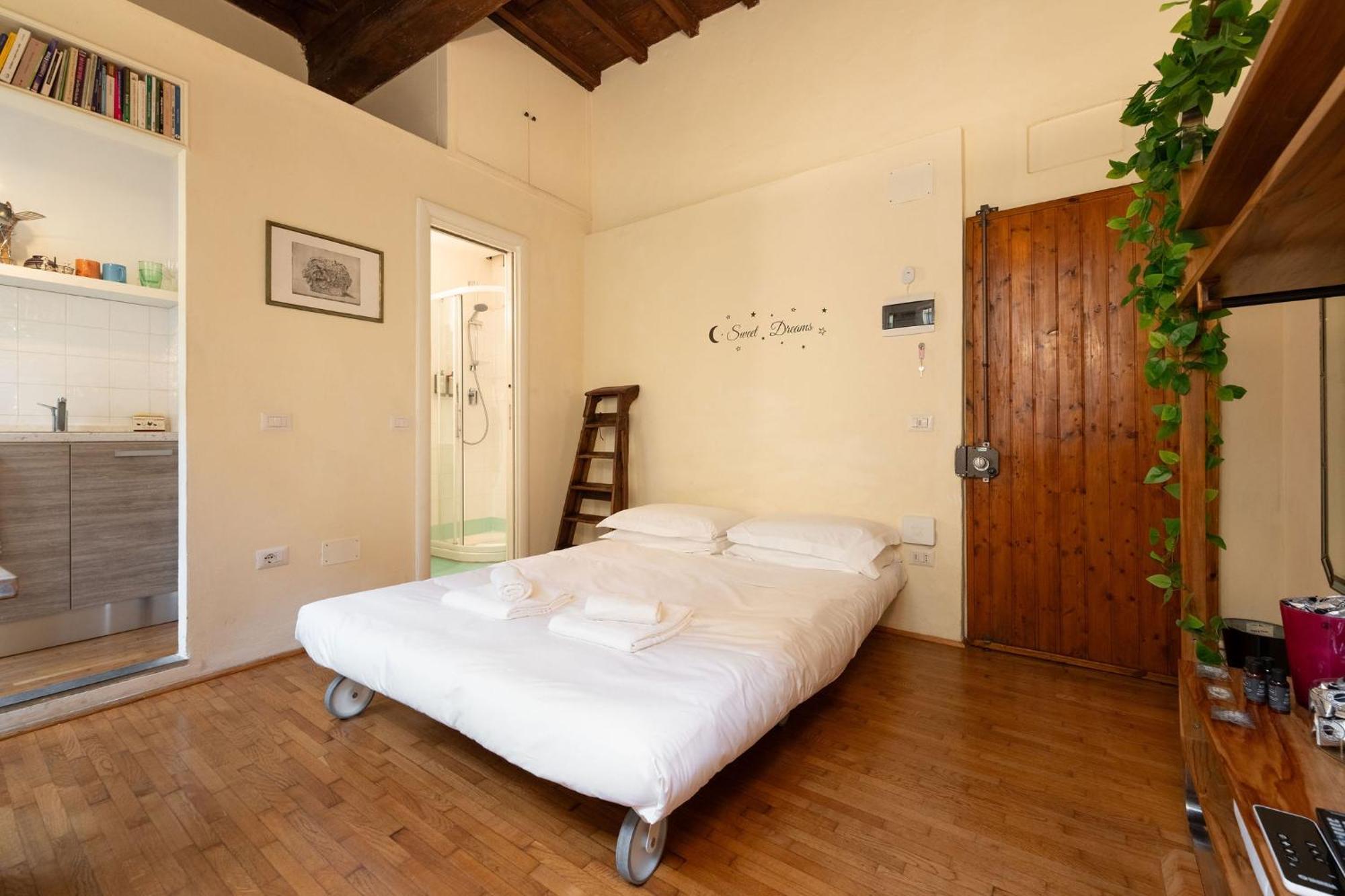 Apartamento Via Benedetta, 13 - Charming - Florentine Gem Steps From Station - Prime Spot! Florença