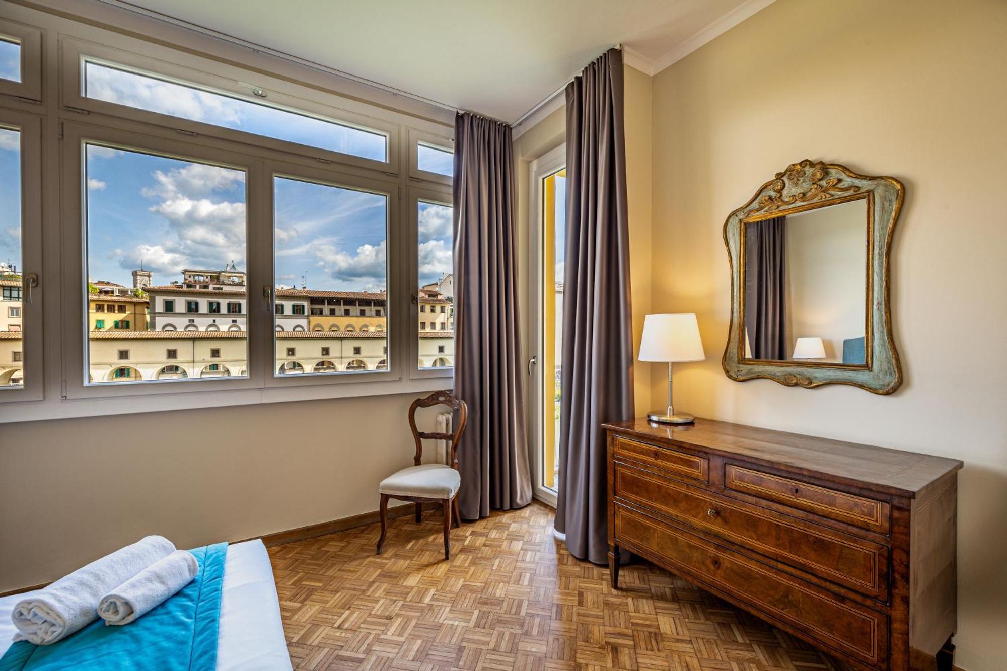 Yd Balcony On Pontevecchio View Firenze