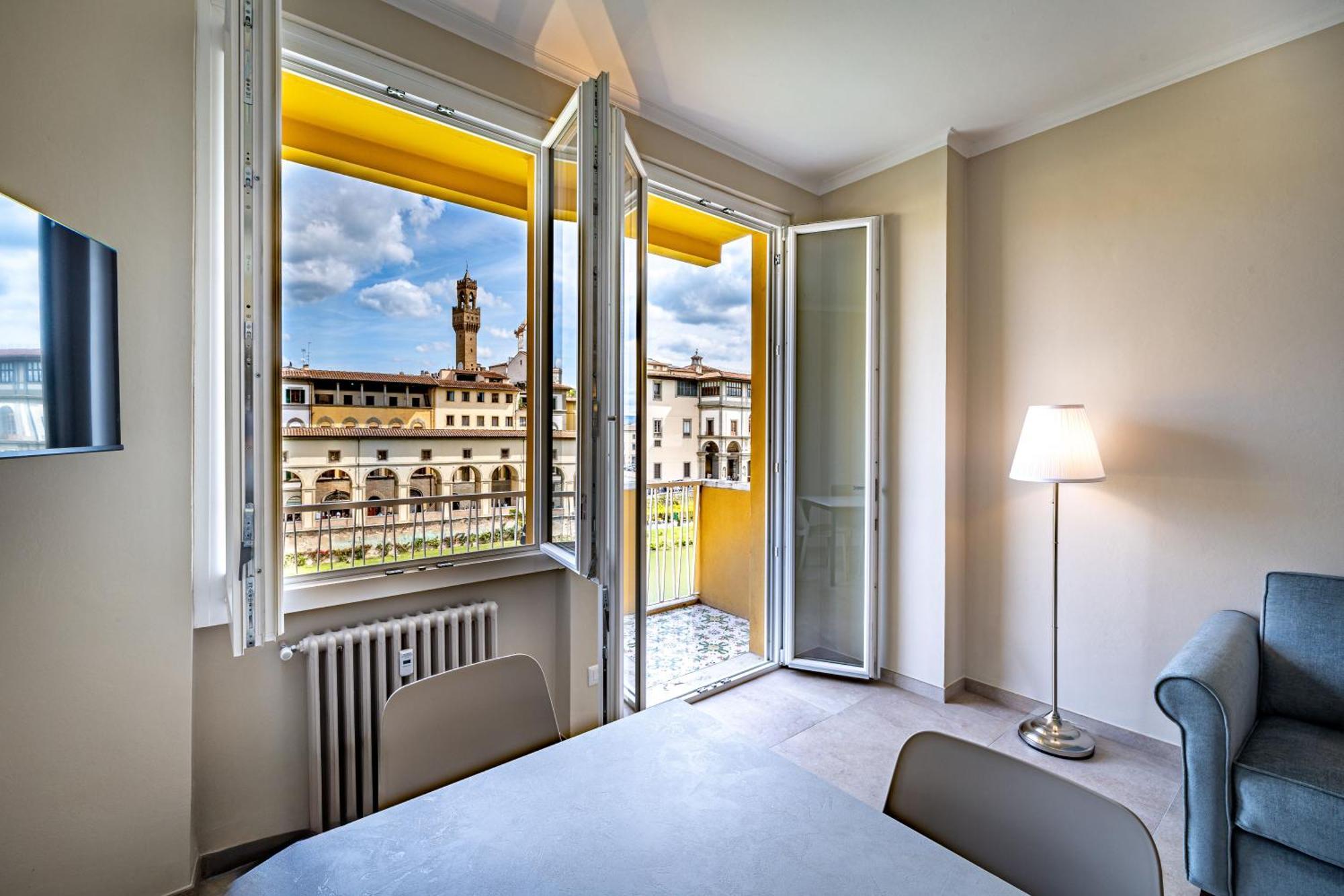 Lejlighed Yd Balcony On Pontevecchio View