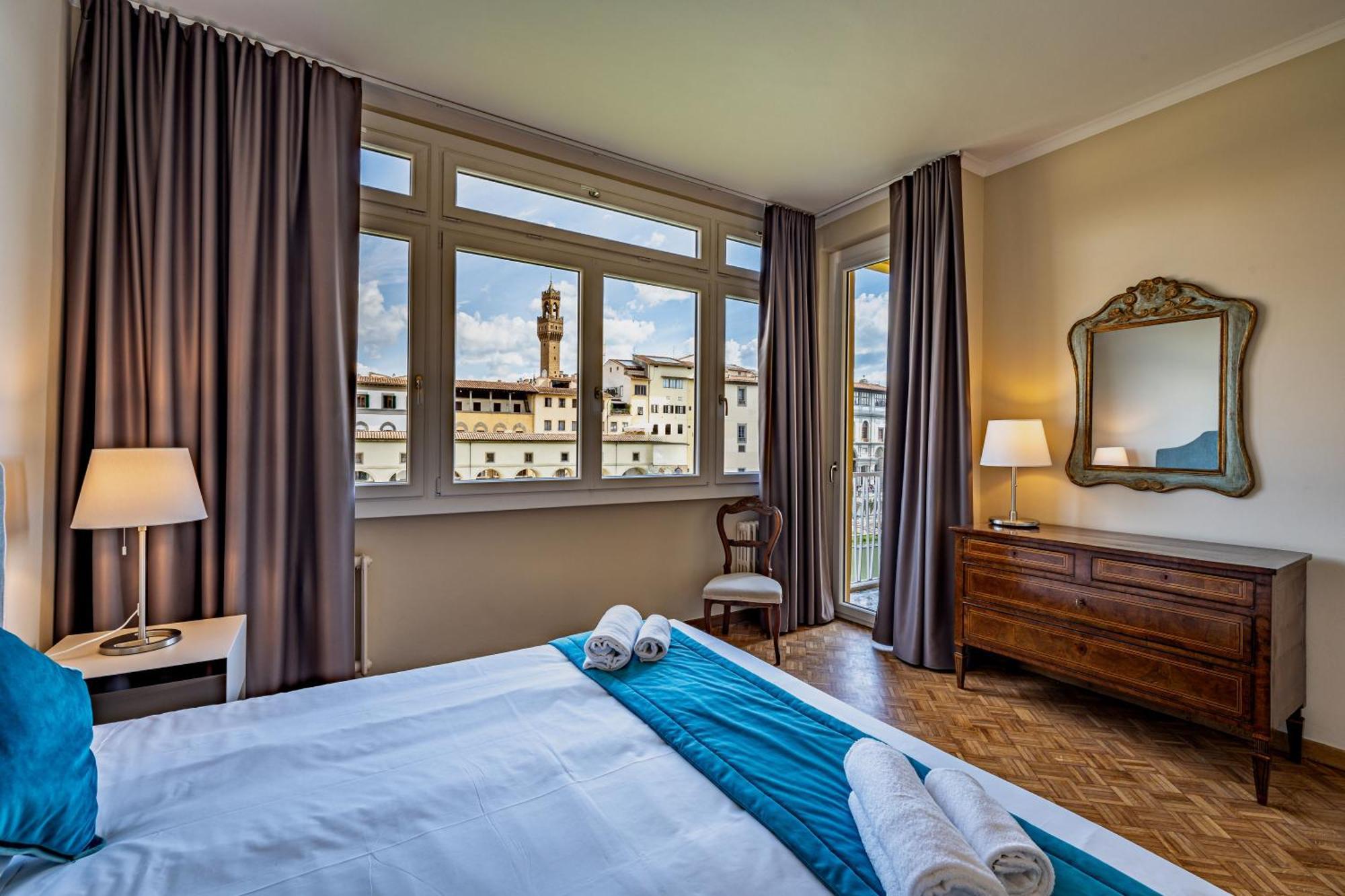 Yd Balcony On Pontevecchio View Firenze