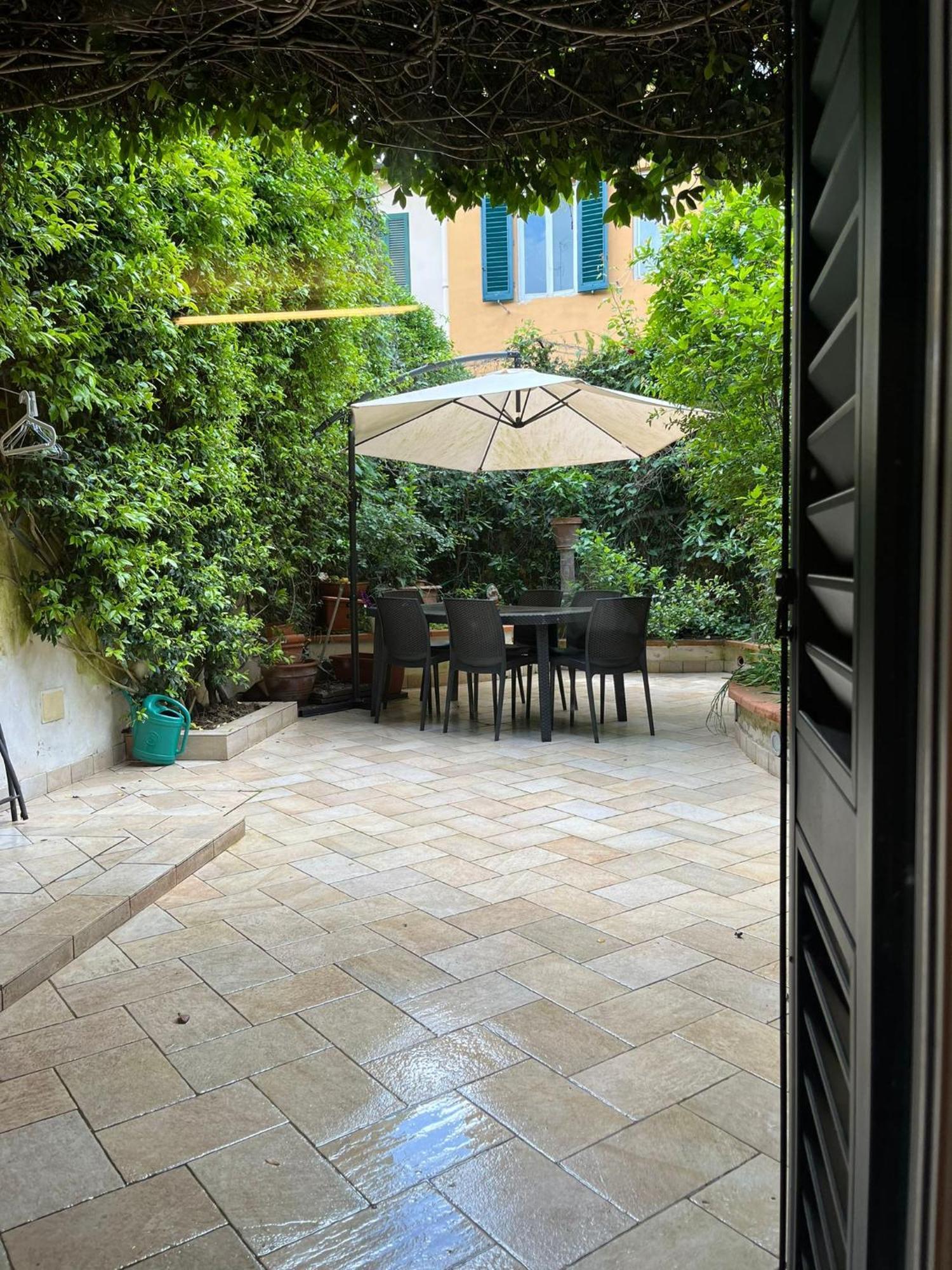 Appartement Exquisite 2br Nearby Borgo San Frediano Florence
