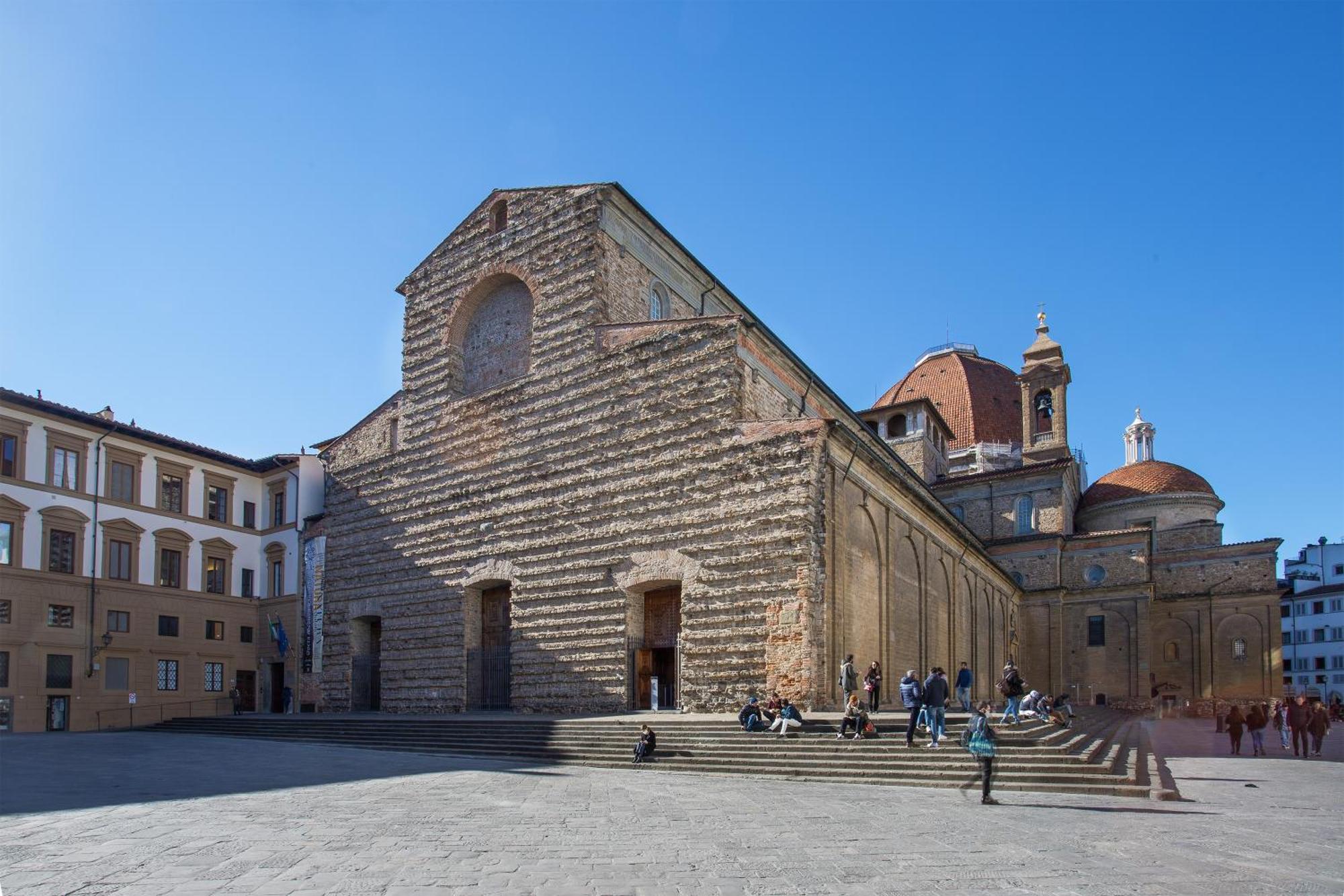 2 Bedroom With Terrace Apartment Florence