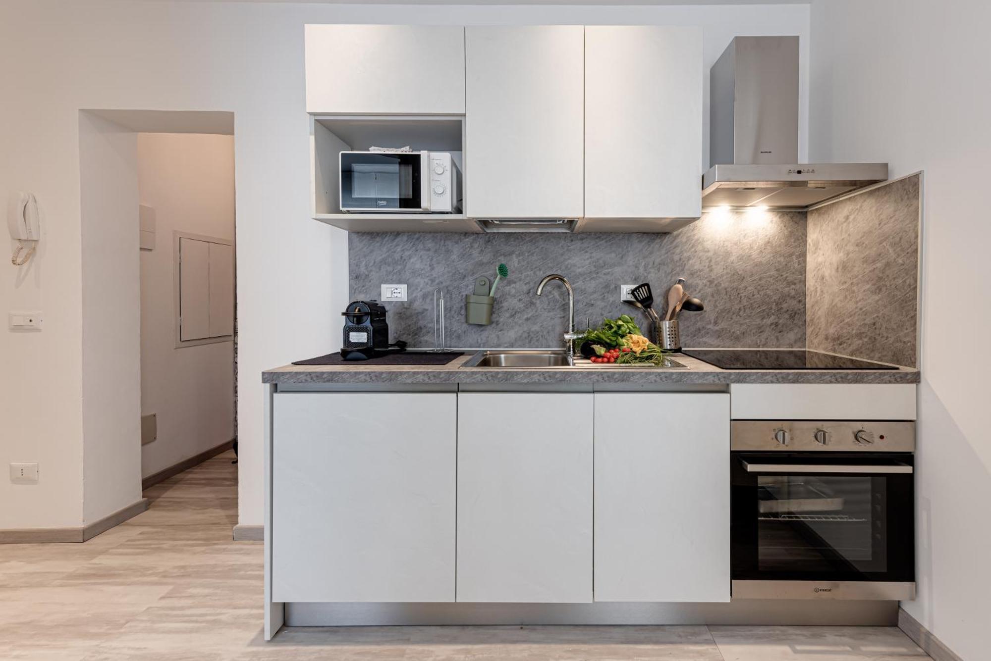 Frullhouse - Sweet Dreams In Appartement