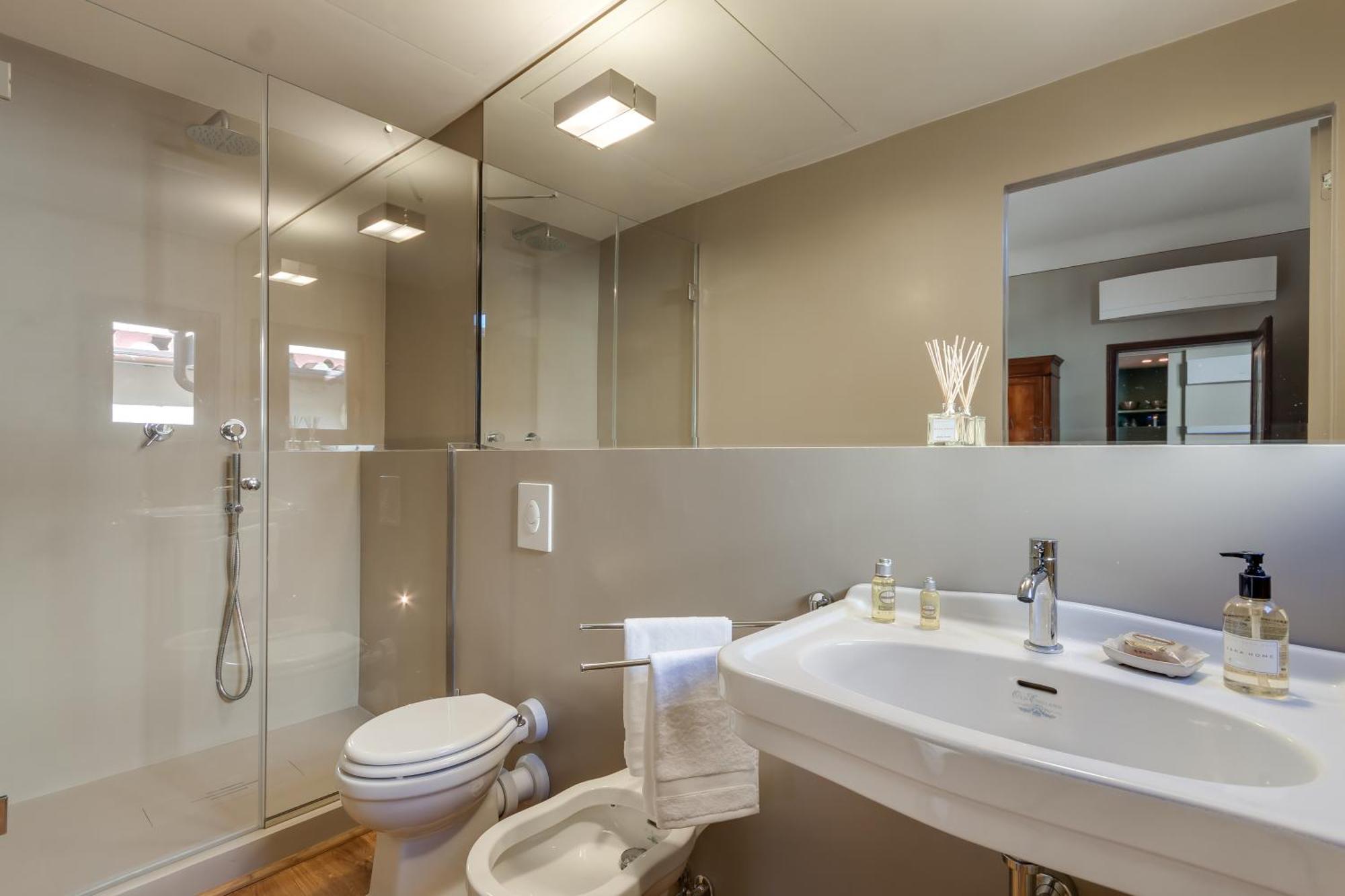 Accademia Frescoes Appartement