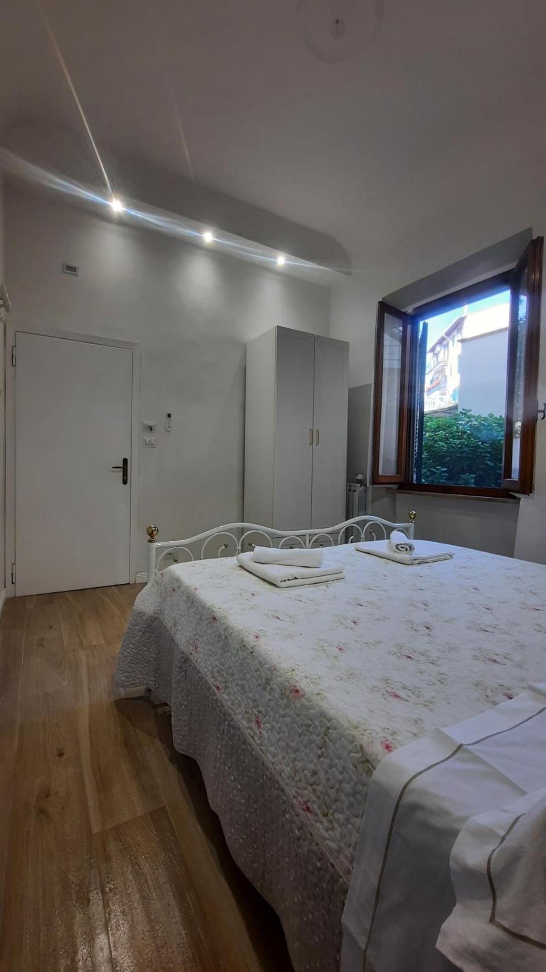 Garden House : A Un Paso Dal Centro Storico Appartamento *