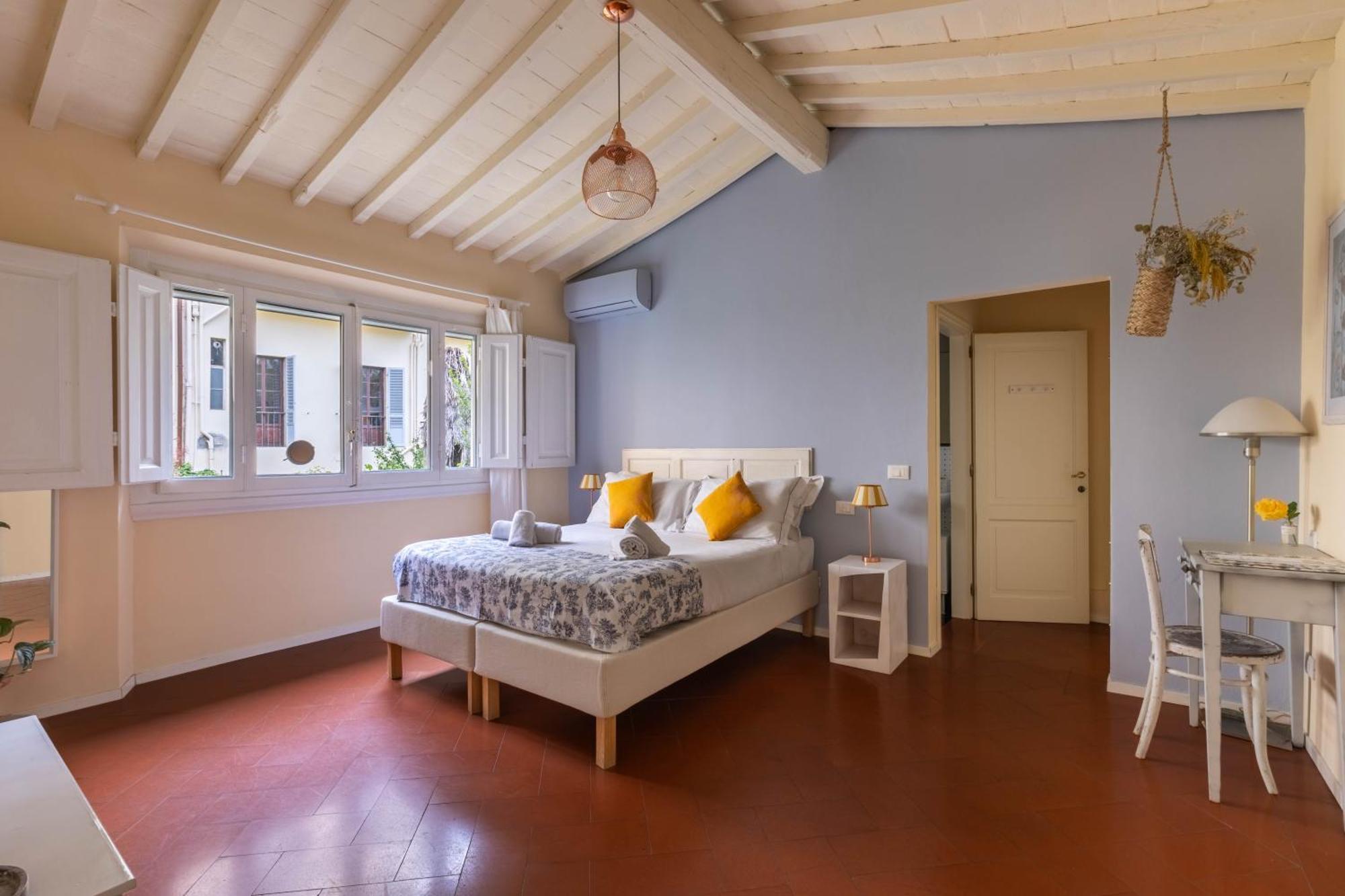 Bed & Breakfast Secret Garden