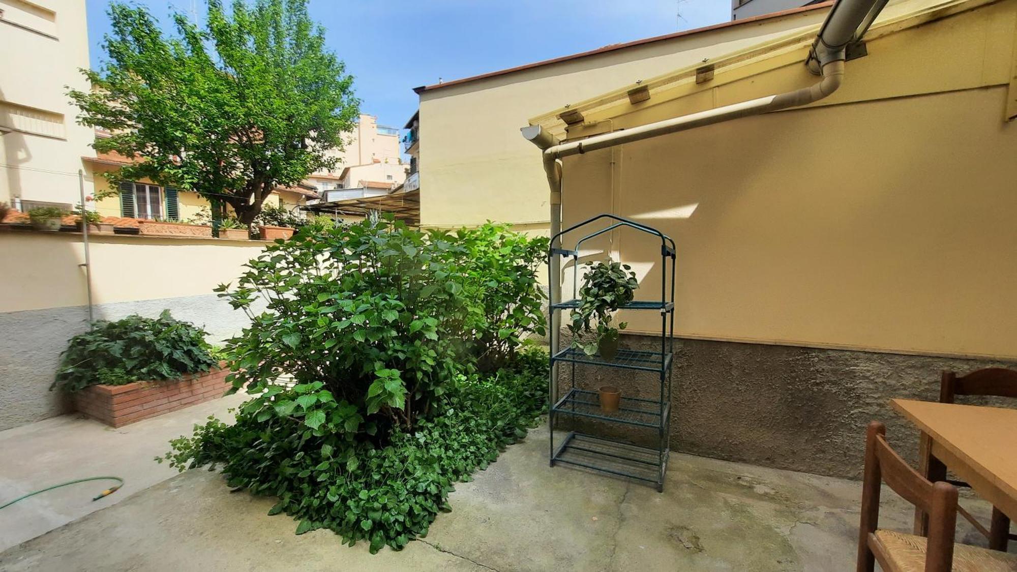 Garden House : A Un Paso Dal Centro Storico Appartamento *