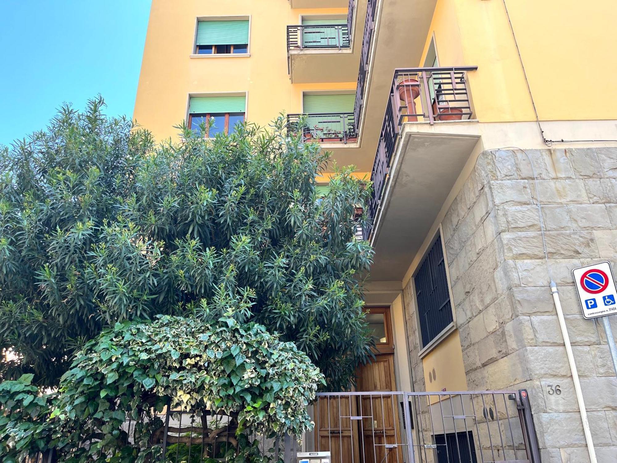 Apartment Orcagna With Parking Florence