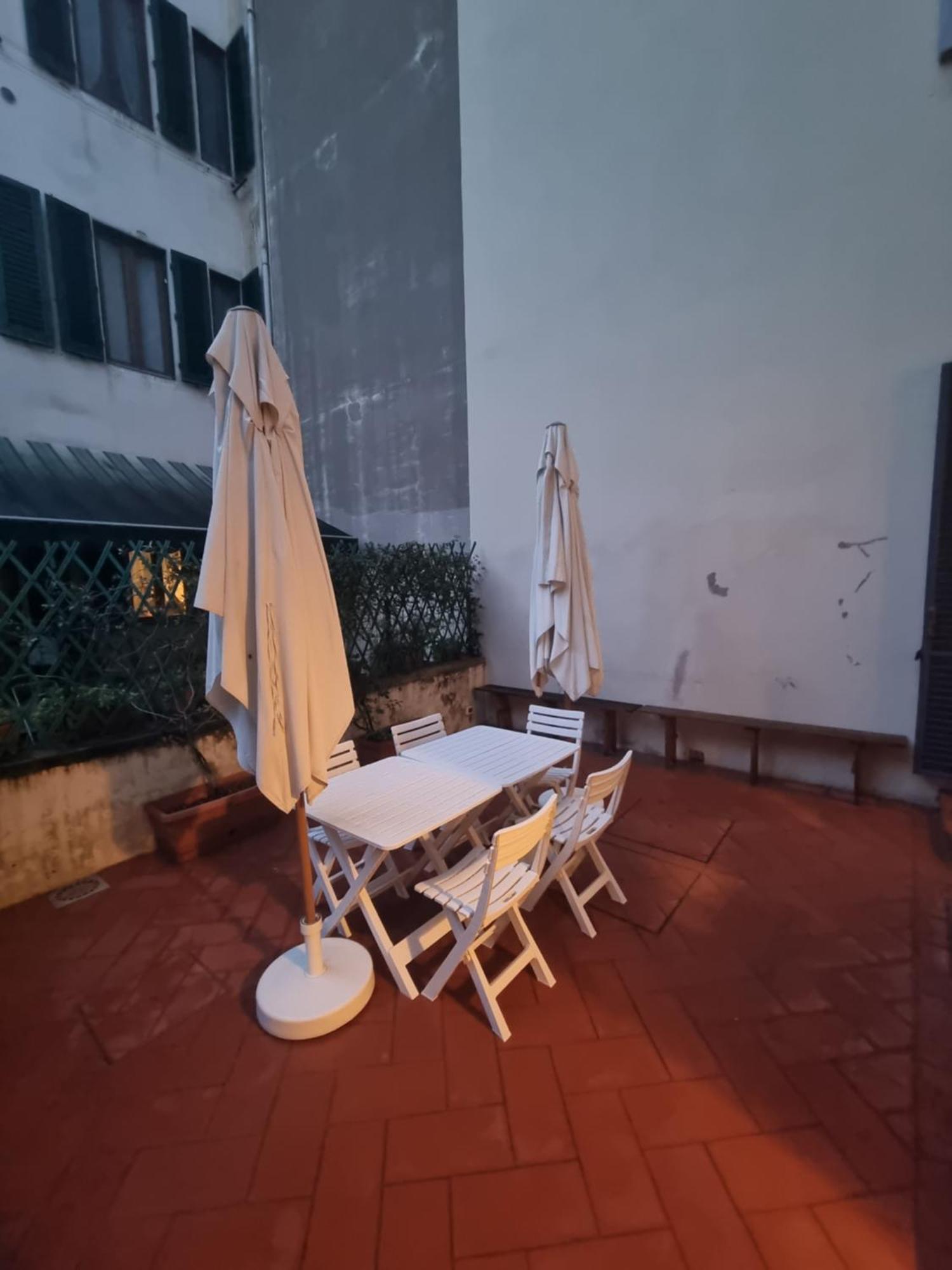 Charming With Exclusive Courtyard In Center Of Leilighet