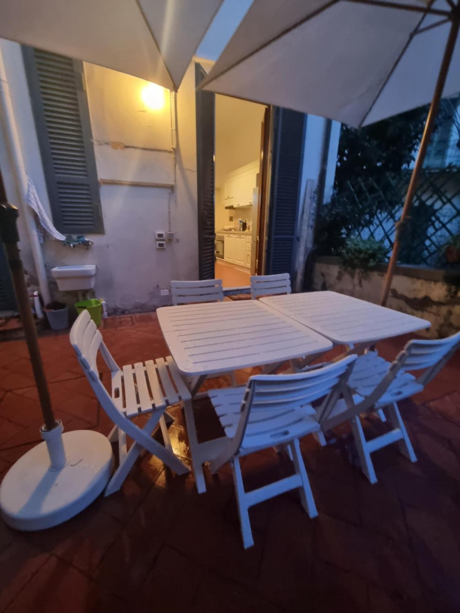 Leilighet Charming With Exclusive Courtyard In Center Of *