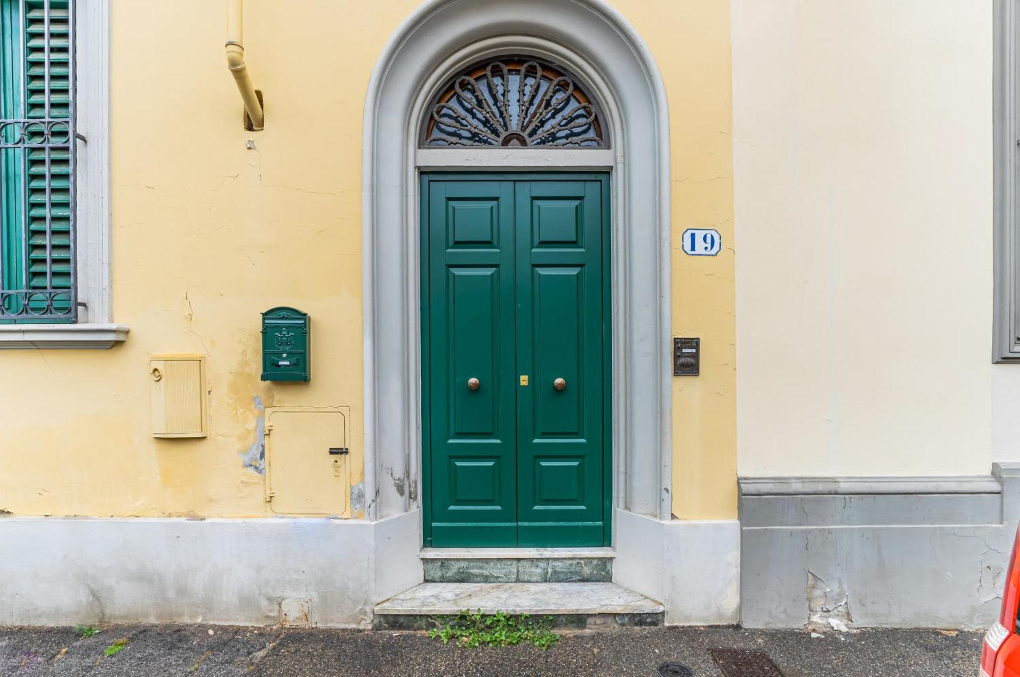 Bright With Private Garden And Balcony Leilighet Firenze