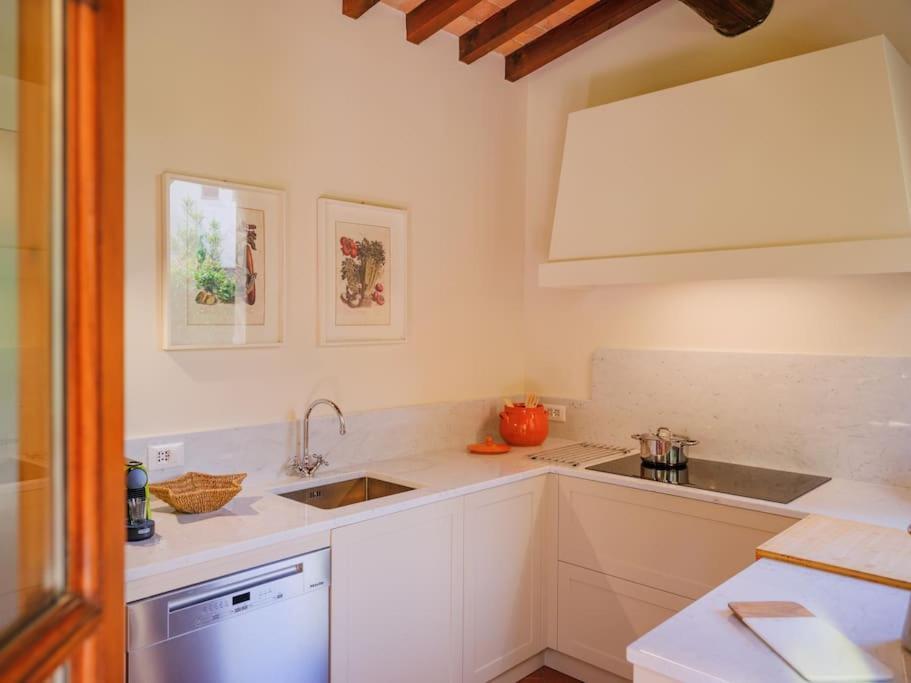 Stalla - With Garden In The Historic Center Villa