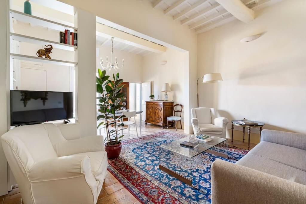 Relax Like Home, Piazza Santa Croce, With Balcony Apartment *