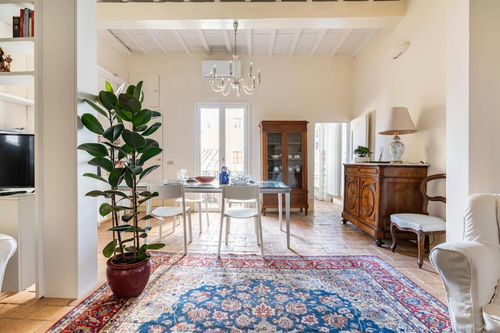 Relax Like Home, Piazza Santa Croce, With Balcony Firenze