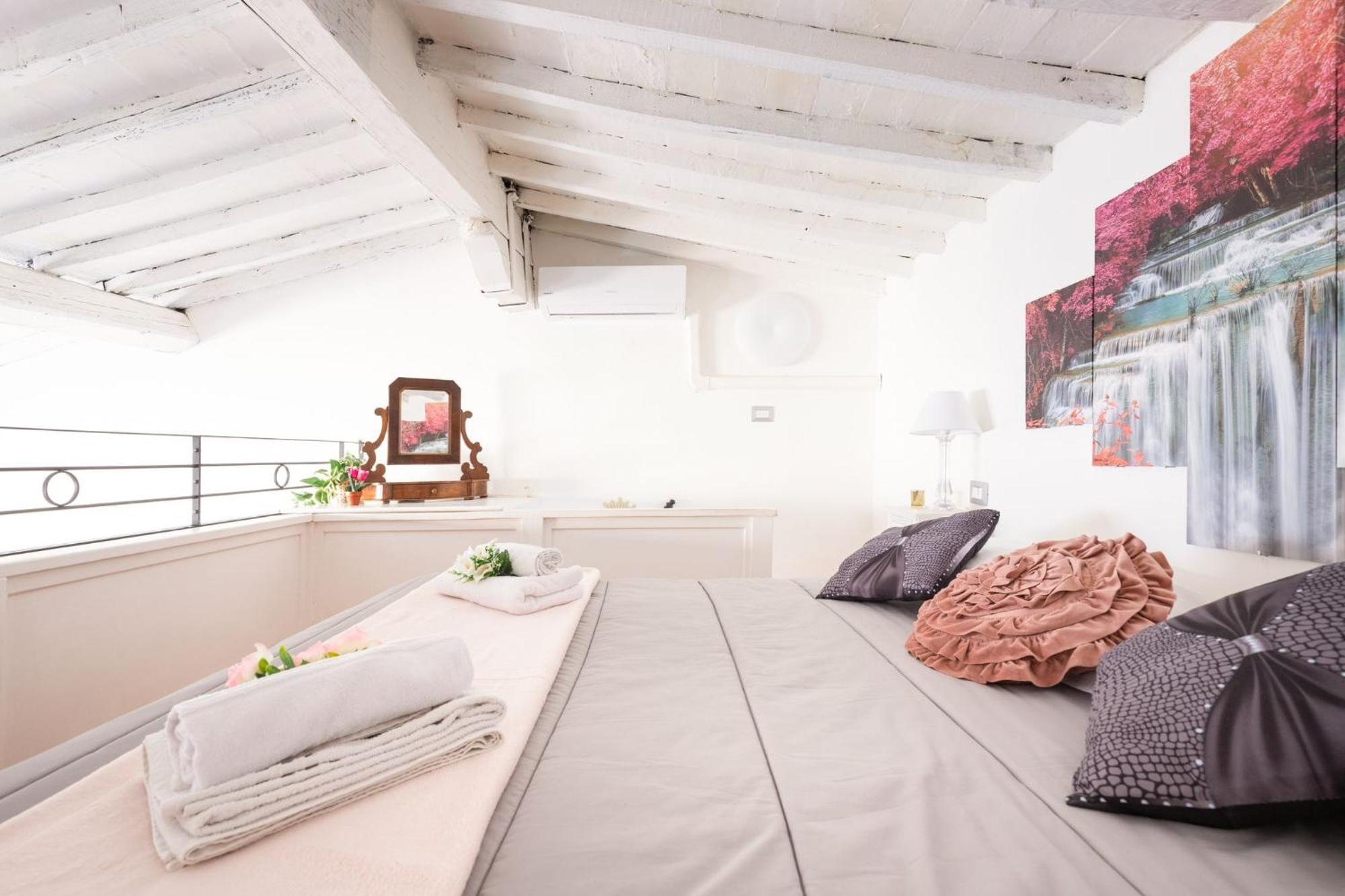 Appartamento Loft Overlooking The Rooftops In Santa Croce Firenze