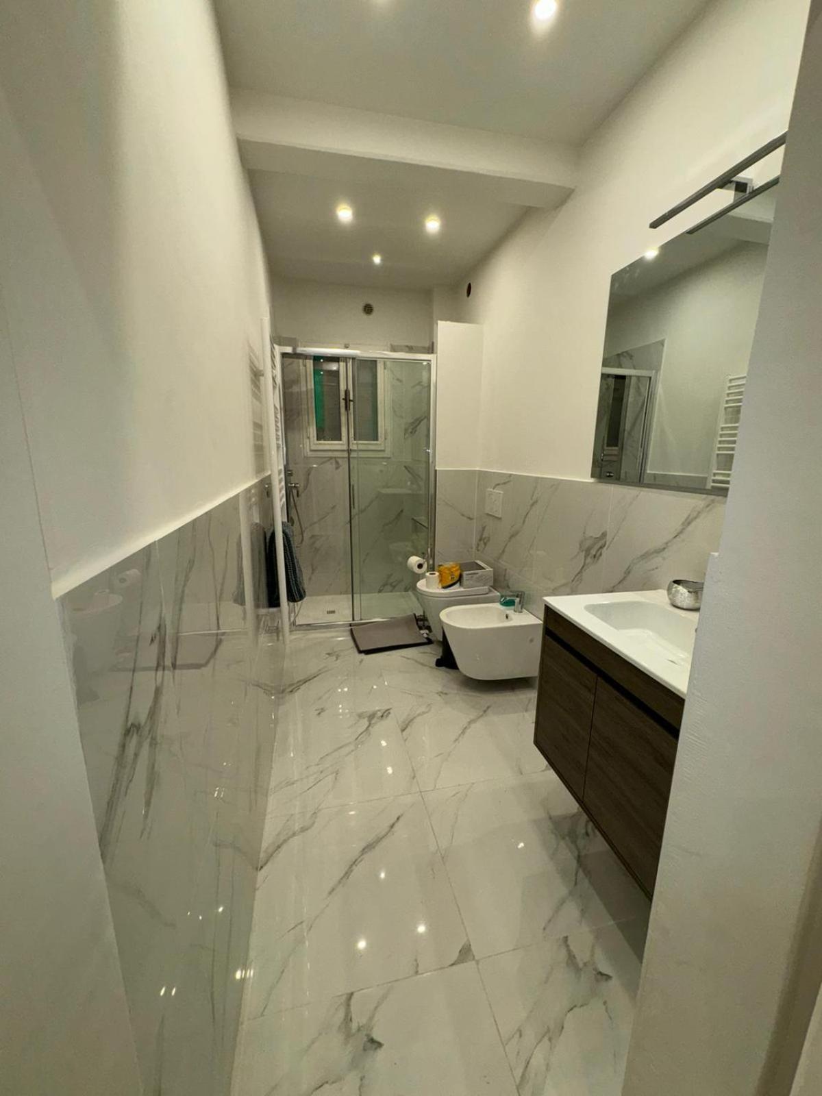 Spacious & Trendy 2br Appartamento
