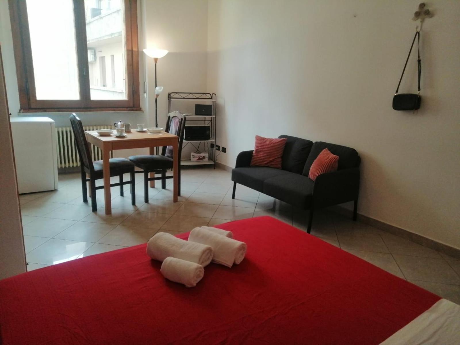 Appartement In Front Of The Train Station!