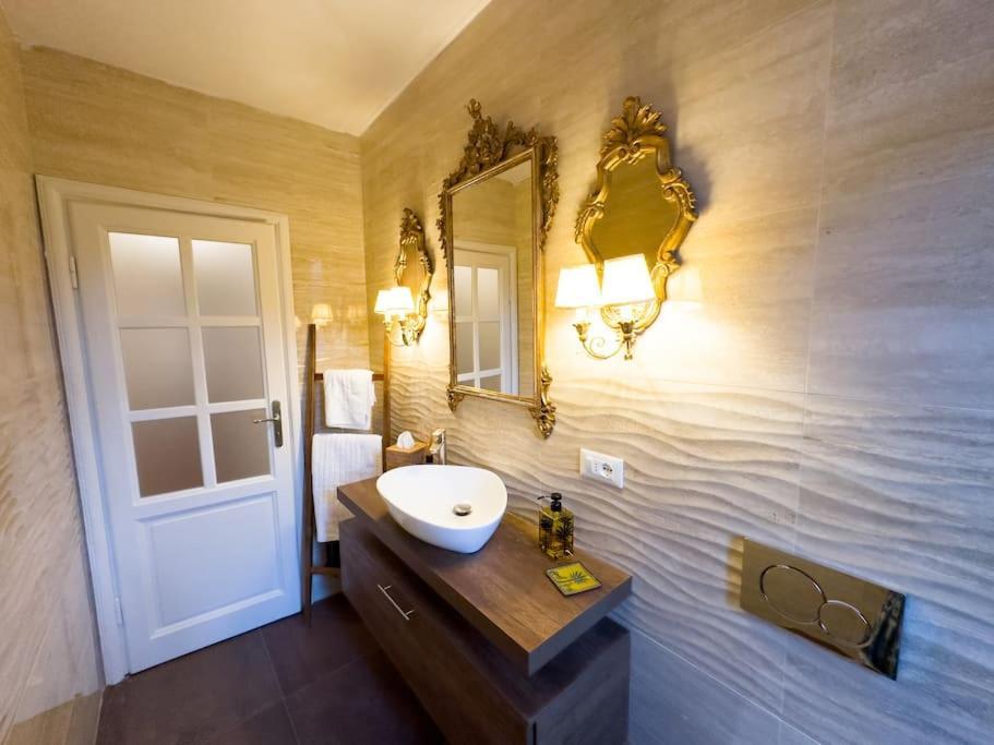 Santa Caterina Palace In Florence-3 Bedroom Lejlighed