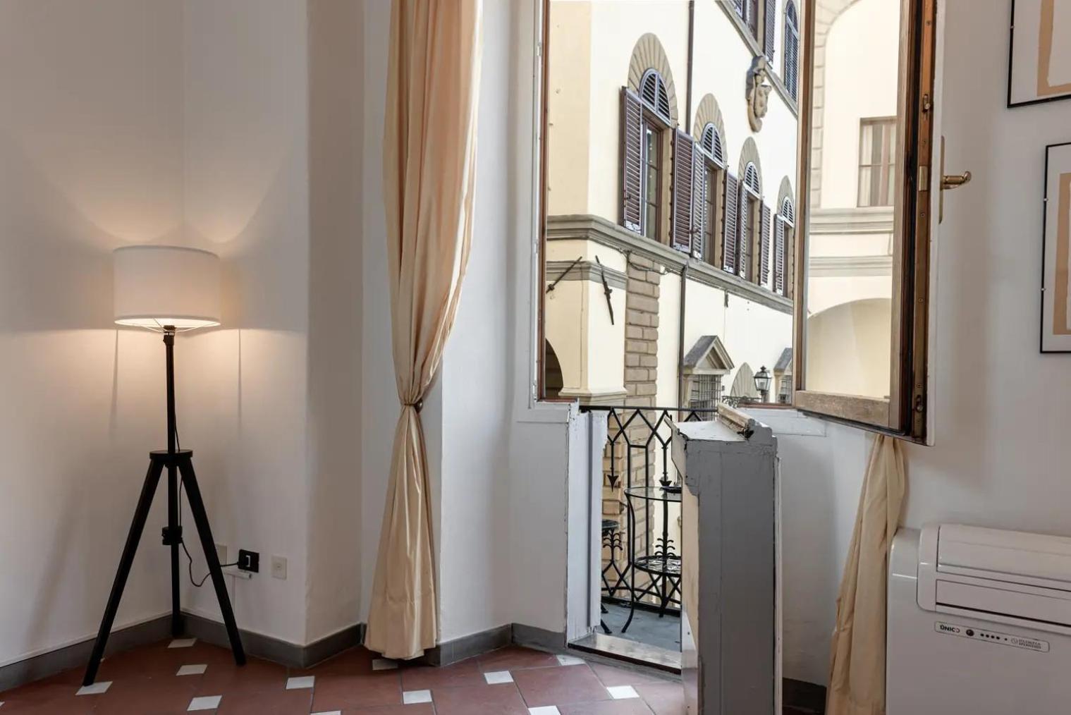 Balcony Bijoux Lejlighed