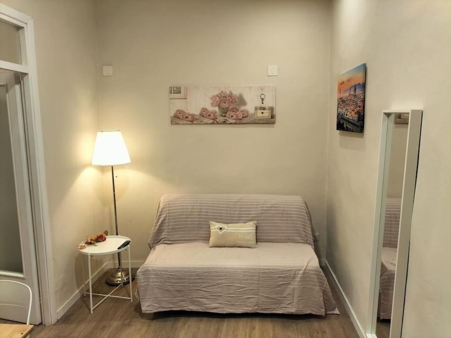 Cozy Near The Station Apartment
