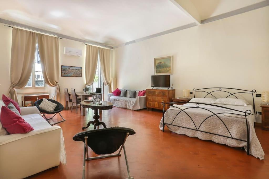 Spacious & Bright, Next To The Duomo Of Florence, Michelangelo, With Patio