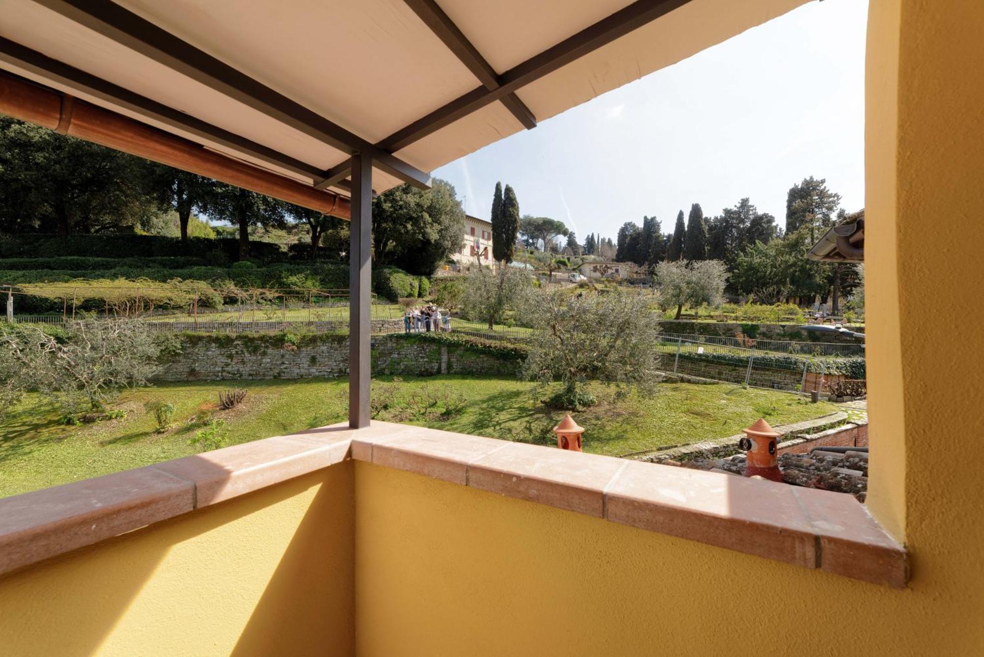 Luca's Over The Rose Garden Firenze