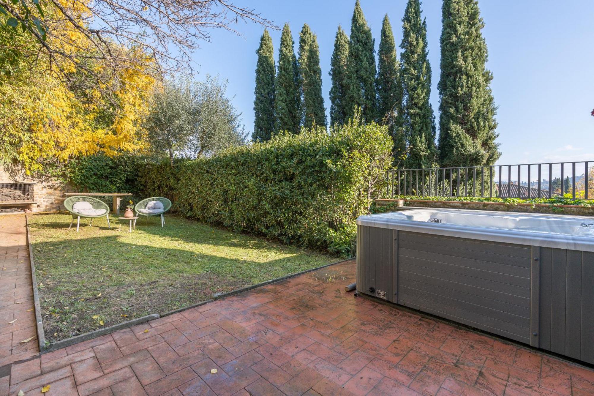 Private Jacuzzi - Bellosguardo In Historic Center