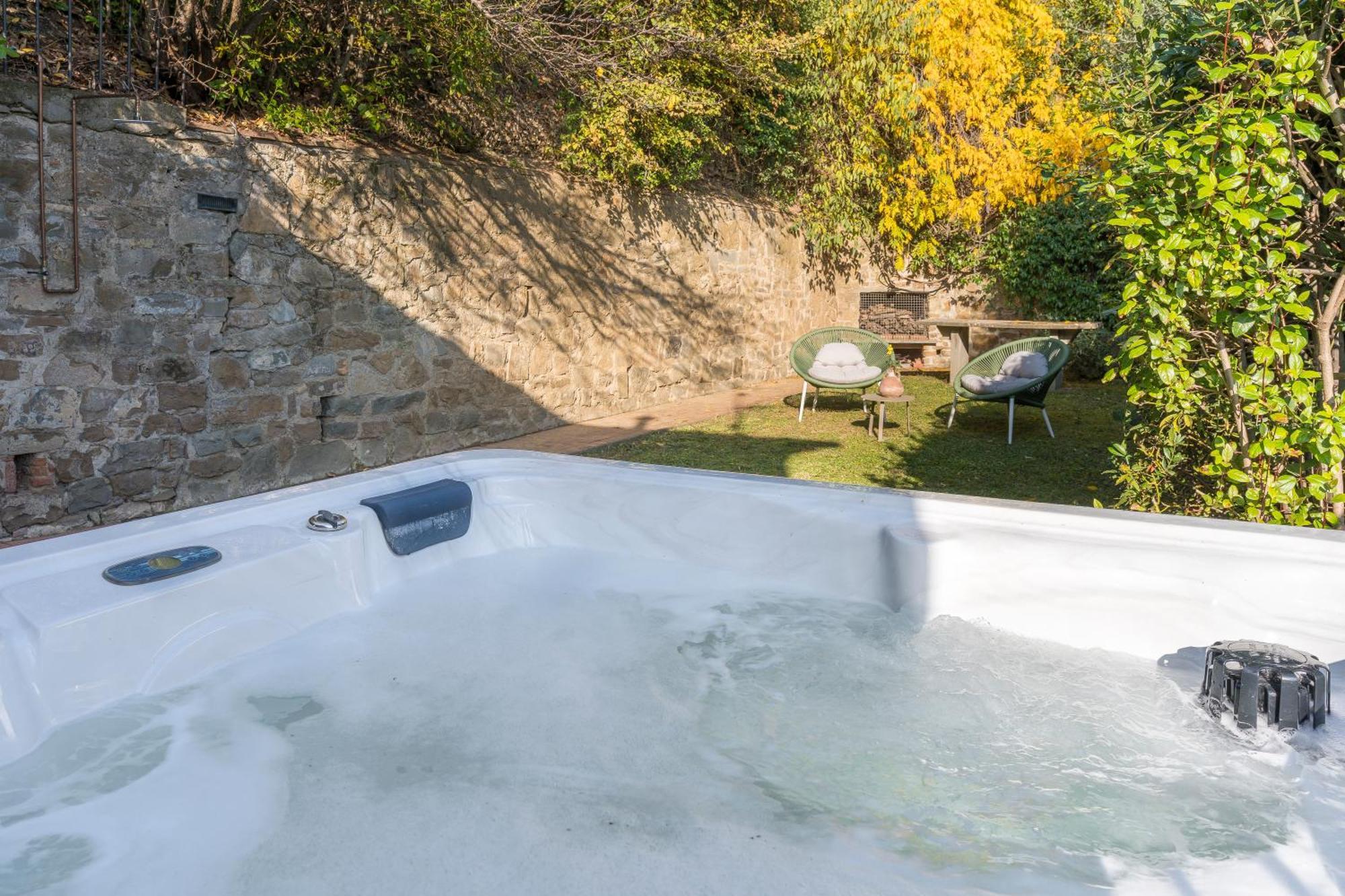 Private Jacuzzi - Bellosguardo In Historic Center *