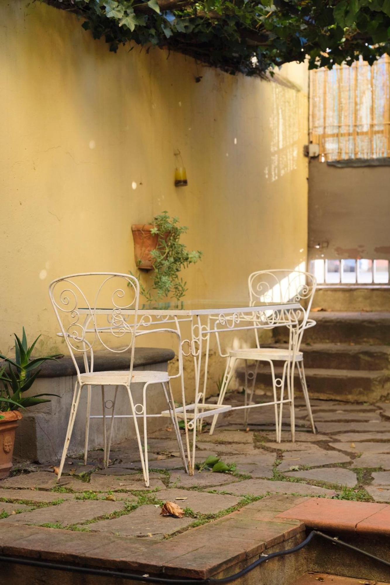 Appartamento Enchanting With Patio, Lungarno Firenze